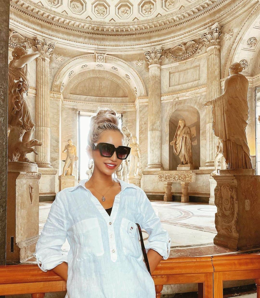 荒木さやかのインスタグラム：「" 🧚🏾‍♀️ " Vatican Museum💟 バチカン市国にある、歴代ローマ教皇の収集品を収蔵展示する世界最大級の美術館💕 7キロもあるの。笑 圧巻。笑 有名なのはあのミケランジェロです👉🏽👈🏽 #MuseiVaticani #vatican #バチカン美術館」
