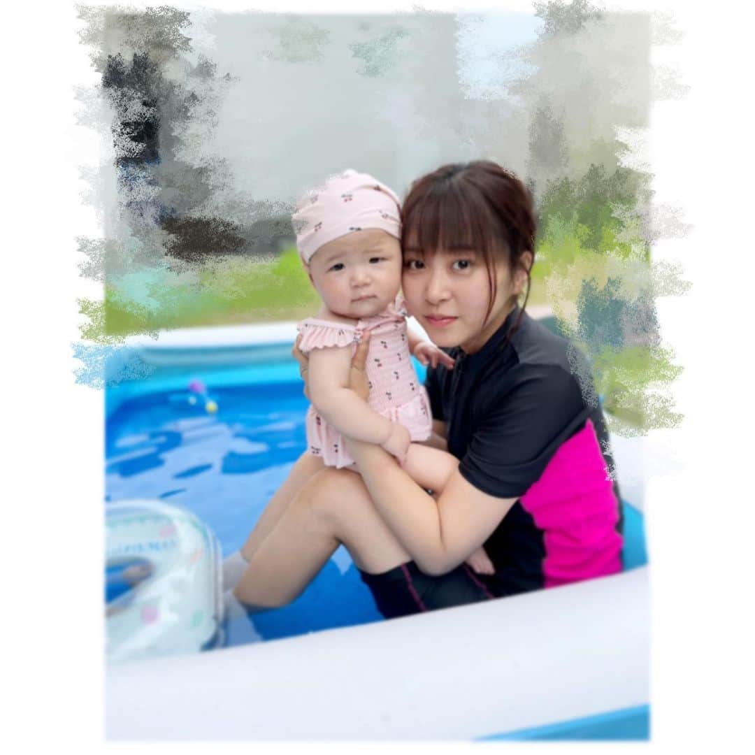 武田るいのインスタグラム：「おうちpool 👶🏻🩱❤️パシャパシャ  妊婦の時に買ったガチ競泳水着🤣  初期から妊娠糖尿病になって赤ちゃんにリスクが大きくて、体重・食事制限と運動を頑張るのに戦ったこの戦闘服、インスタ映えはしないけどお師匠はんとの記録に載せルー👶🏻❤️  #過去pic #おうちプール #生後7ヶ月 #赤ちゃん #赤ちゃんのいる暮らし #水着 #code #ootd #baby」