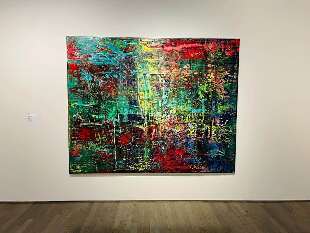 原沙知絵のインスタグラム：「昨日は、やっと見に行けた美術館巡り3本立て。まずは東京国立近代美術館でゲルハルト・リヒター展をじっくり堪能してきました。やっぱり欲しかったと買わずに後悔したグッズをゲットしたい。開催中にまたゆっくり行きます！音声ガイドも素晴らしくガイドの大切さを感じました。  #ゲルハルトリヒター #gerhardrichter  #美術館 #アート」