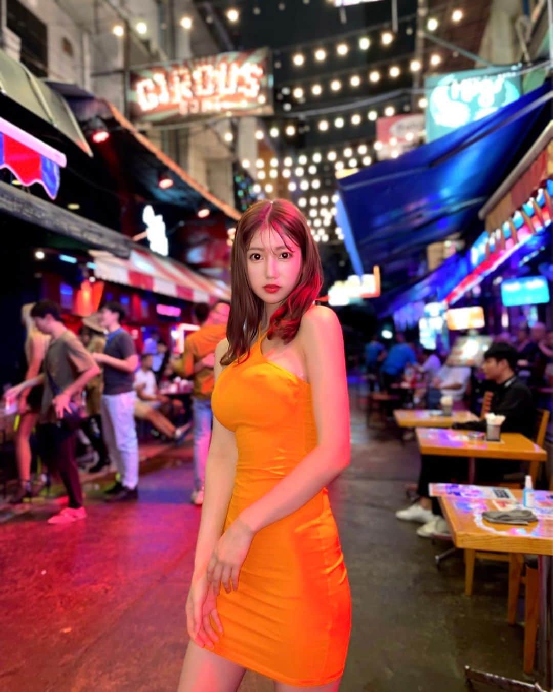 あべなつきさんのインスタグラム写真 - (あべなつきInstagram)「Night mood🌙🍸🇹🇭  バンコクの夜は賑やかでネオンが可愛い🥰 みんな優しくて、とっても素敵なところだ〜！！  #bangkok #tailand #タイ」8月28日 12時50分 - i.am_natsuki_