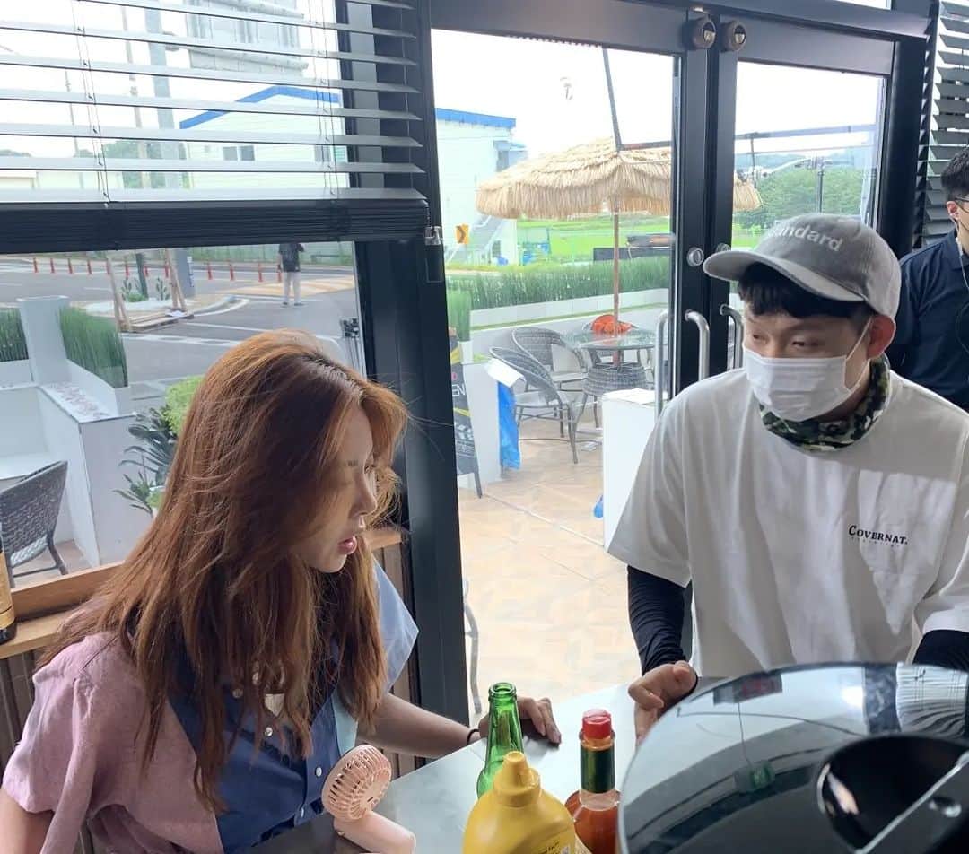 チン・イェソルのインスタグラム：「함께 할 수 있음에 늘 행복한 현장📽🖤 #영화매쉬빌 #mashville」