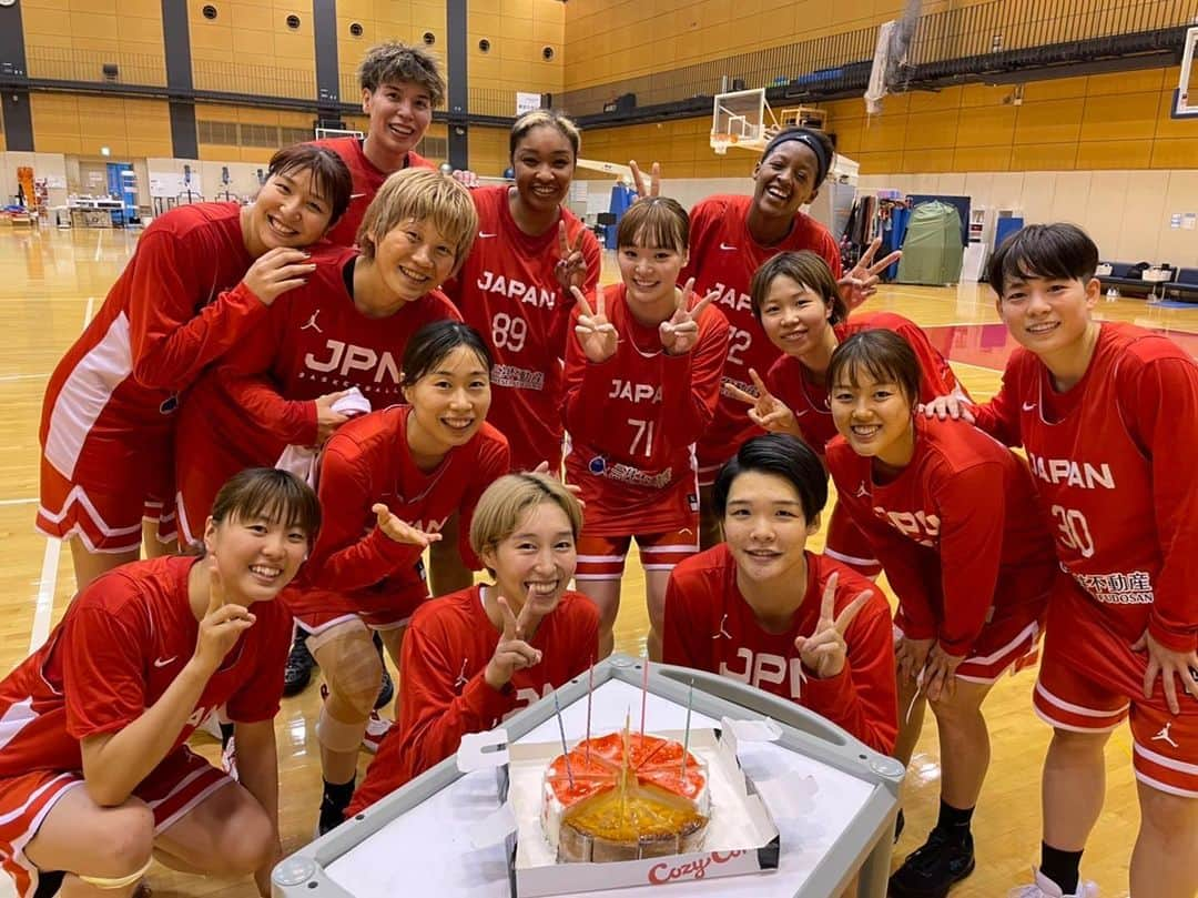 赤穂ひまわりのインスタグラム：「沢山のメッセージありがとうございます！ 24歳になりました🎂  24歳も自分らしく生きたいと思います✨  @a.raita06 もおめでとう㊗️ #雷太は弟じゃないよ兄だよ」