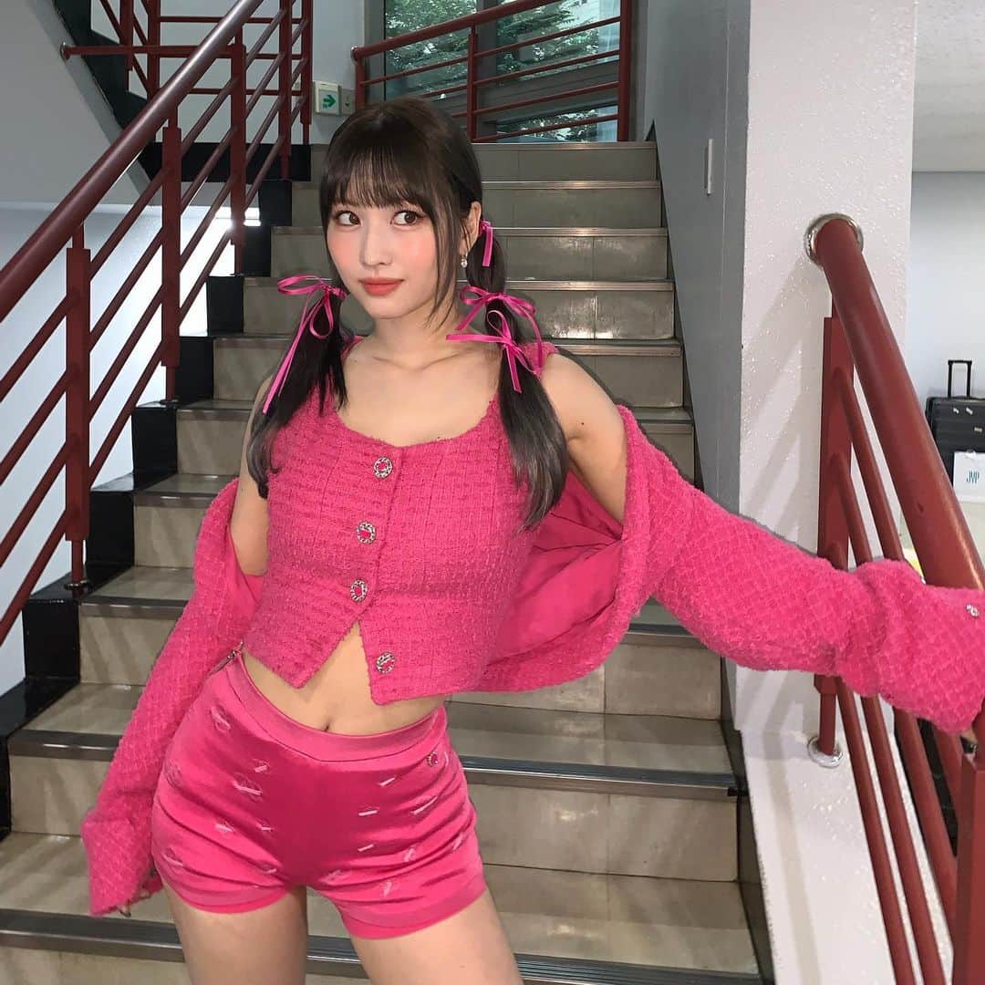 もものインスタグラム：「내 정신은 핑크색 💓💞🎀」