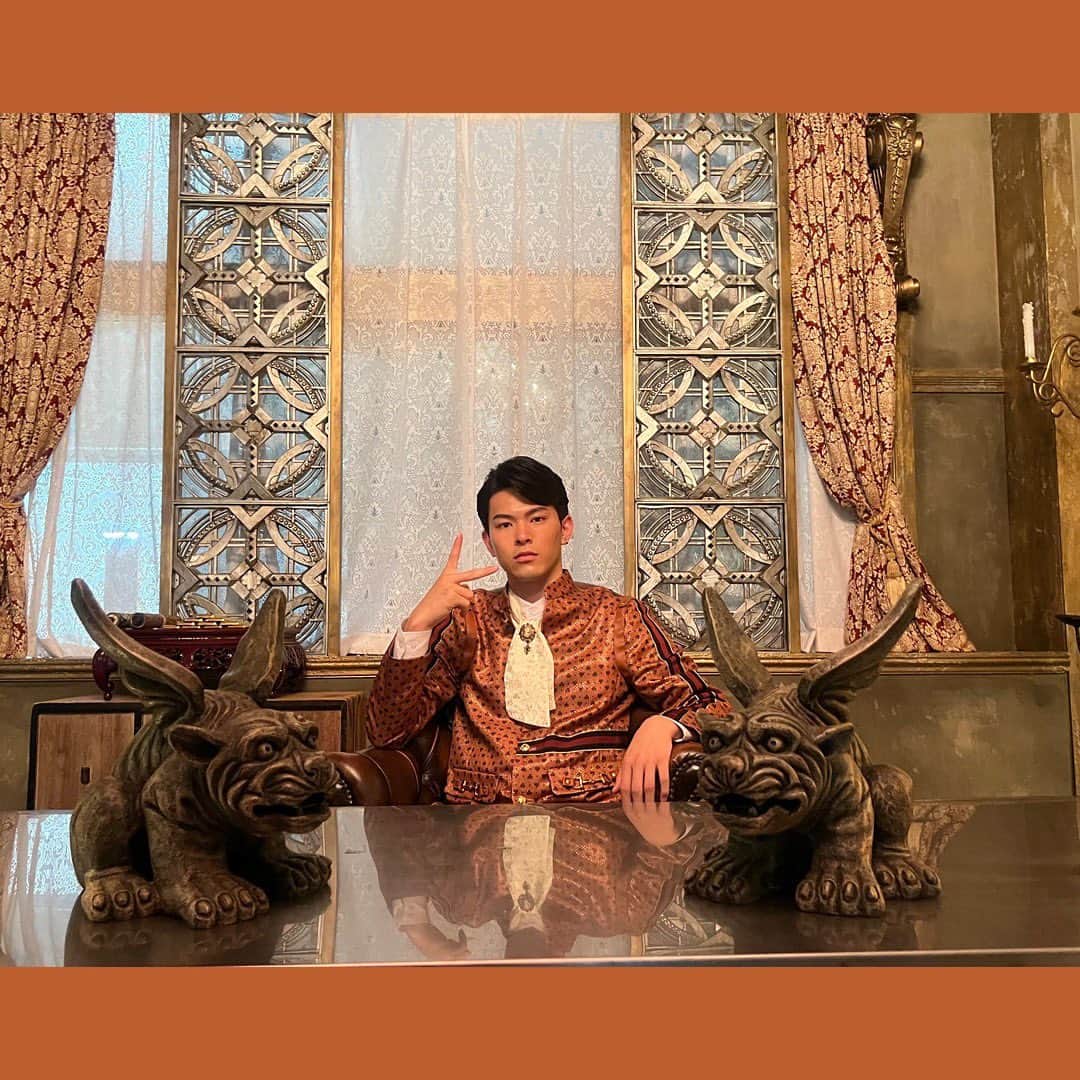 のインスタグラム：「. 理事長室がお気に入りの今川義元です。笑 今夜は第６話！ ついに後半戦だ〜 お楽しみに🎉  #新信長公記#今川義元」