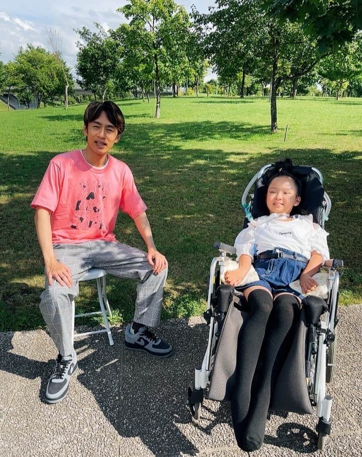 24時間テレビ42 愛は地球を救うのインスタグラム：「. ˗ˏˋ🙌🏼会いたい🤝🏼ˎˊ˗  💫…🟨…🟪…🟥…🟪… 　#中丸雄一💜 　会いたい企画✨ …🟨…🟪…🟥…🟪…💫  ある日突然 手足が動かなくなった 10歳の女の子…  夢を叶える #パラデル漫画 プロジェクトに挑戦  あの"大人気芸人" "世界的アスリート"も サプライズ登場❓  #寝るなジャにの」