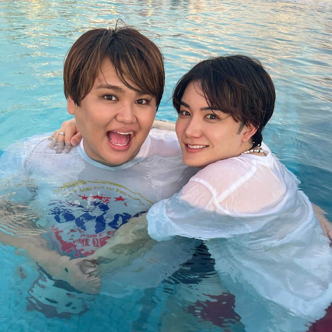 やっぴのインスタグラム：「プールがめちゃくちゃ楽しかった (この旅一位の満足感🥇)」