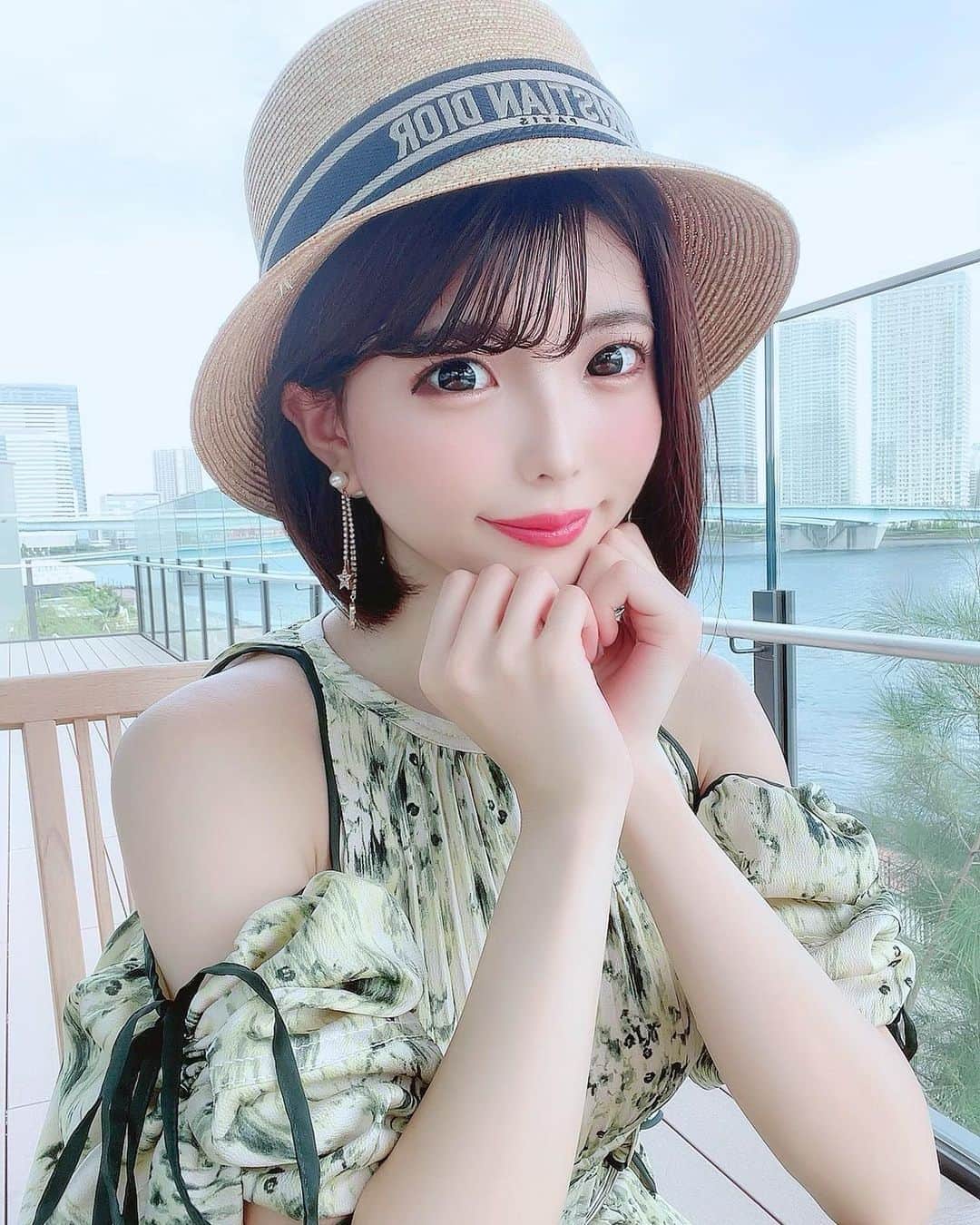 ななぷりんのインスタグラム：「snidelの肩出しワンピ可愛くてお気に入り🌼*･一番好きな黄色💛」