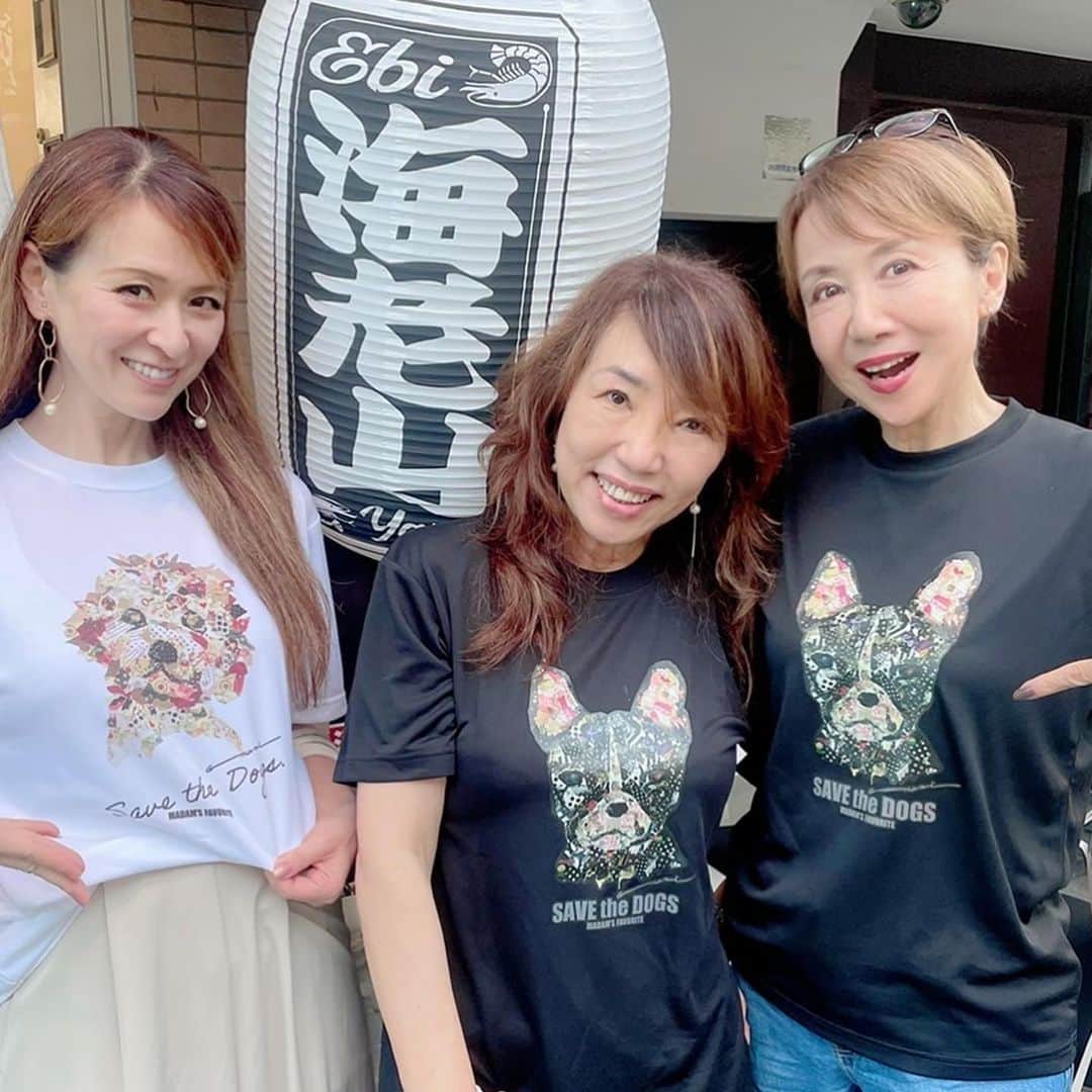 奈美悦子のインスタグラム：「渋谷「海老山」で海老カツ丼❣️ 美味しかった！生まれて初めて丼物完食しました。タレが最高！ #海老カツ丼 #海老山 #渋谷 #渋谷グルメ ＃美味しい#おいしかった #完食 #仲良し #友達 #おそろいコーデ」