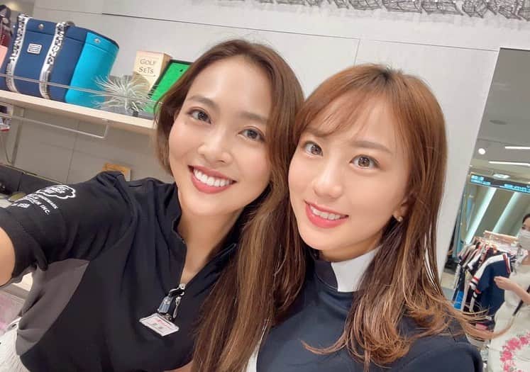 江口紗代のインスタグラム：「.  このみさん💛💚  JR名古屋高島屋 10F  #decembermay  ショップの スタッフさんです！！  みんな会いに行ってね😙🥰」