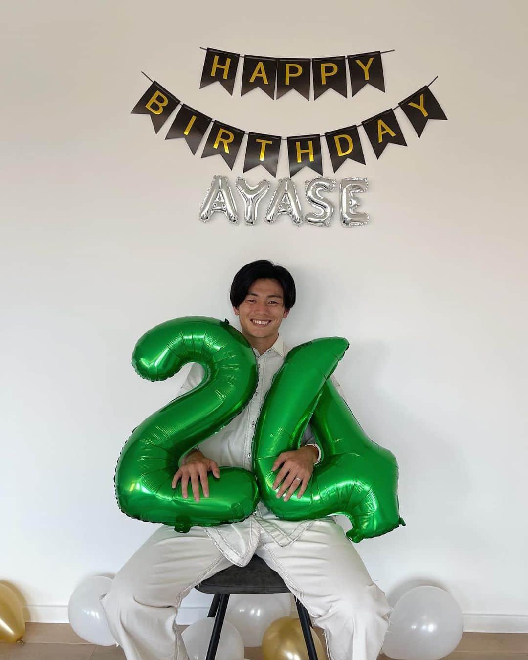 上田綺世さんのインスタグラム写真 - (上田綺世Instagram)「24歳になりました！ 学びと挑戦の年にしたいです！ 応援よろしくお願いします。  #上田綺世 #18 #36 #お久しぶりです」8月28日 21時30分 - bee18_official