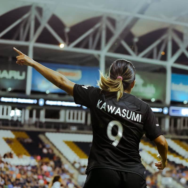 川澄奈穂美さんのインスタグラム写真 - (川澄奈穂美Instagram)「💙GAME DAY🖤 ▽ ⚽️NWSL2022 -WK16🏆 🇺🇸8月28日(日)17:00ET K.O. 🇯🇵8月29日(月)06:00K.O. 🆚Angel City 🏟Red Bull Arena(Harrison, New Jersey) ▽ 🖥ライブ配信 🇺🇸➡️Paramount+ 🇯🇵🌐➡️watch live on Twitch https://twitch.tv/nwslofficial2  【Twitch】アプリ内で【nwslofficial2】と検索。【スケジュール】から【NJNY vs. LA】をクリックで観られます🙆🏻‍♀️ ▽ ℹ️試合情報 https://www.nwslsoccer.com/game/nj-ny-gotham-fc-vs-angel-city-fc-2022-08-28/latest  📰プレビュー https://www.gothamfc.com/news_article/show/1237179  🎫チケット https://www.ticketmaster.com/njny-gotham-fc-tickets/artist/2777937?home_away=home&CAMEFROM=CFC_NJNYGOTHAM_SOCIAL_PLAYER_9NK ▽ 約1ヶ月ぶりにRed Bull Arenaに帰ってきました🦬ファン・サポーターのみなさんと共に勝ちたい❗️❗️応援よろしくお願いします💪🏽」8月28日 22時49分 - naho_kawasumi_9