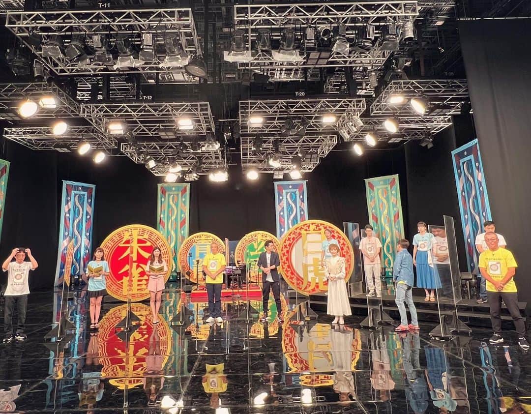 森田涼花のインスタグラム：「THEわれめDEポン24時間生放送SP 〜牌は地球を救う〜  雀士：萩原聖人／坂上忍／小柳ルミ子／ 宮川一朗太／中野浩一／見栄晴／岡田紗佳／月亭八光  MC：ガダルカナル・タカ Assistant：橘ゆりか／森田涼花  解説：土田浩翔／古久根英孝／近藤誠一 宮内こずえ／東城りお／日向藍子／黒沢咲 ﾊﾞﾋﾞｨ：パジャマとりや AssistantGal：比留川マイ/芹沢まりな 実況：野島卓/中村光宏／藤井弘輝／德田聡一朗   アシスタントを務めさせていただきました。 (滅多に見れないらしい)役満を2度もみれたり、 最後の秒まで見逃せない展開にみんなで大盛り上がり！ 優勝は中野浩一さんでした🏆  外は肌寒くなっていて、もうすぐ秋かぁ。と、 夏祭りが終わったあとのような感覚に。楽しかった〜⭐︎  Tシャツはわれポン特製24時間オリジナル 天獅子悦也さん原作麻雀漫画「むこうぶち」のイラスト 御無礼🙌」