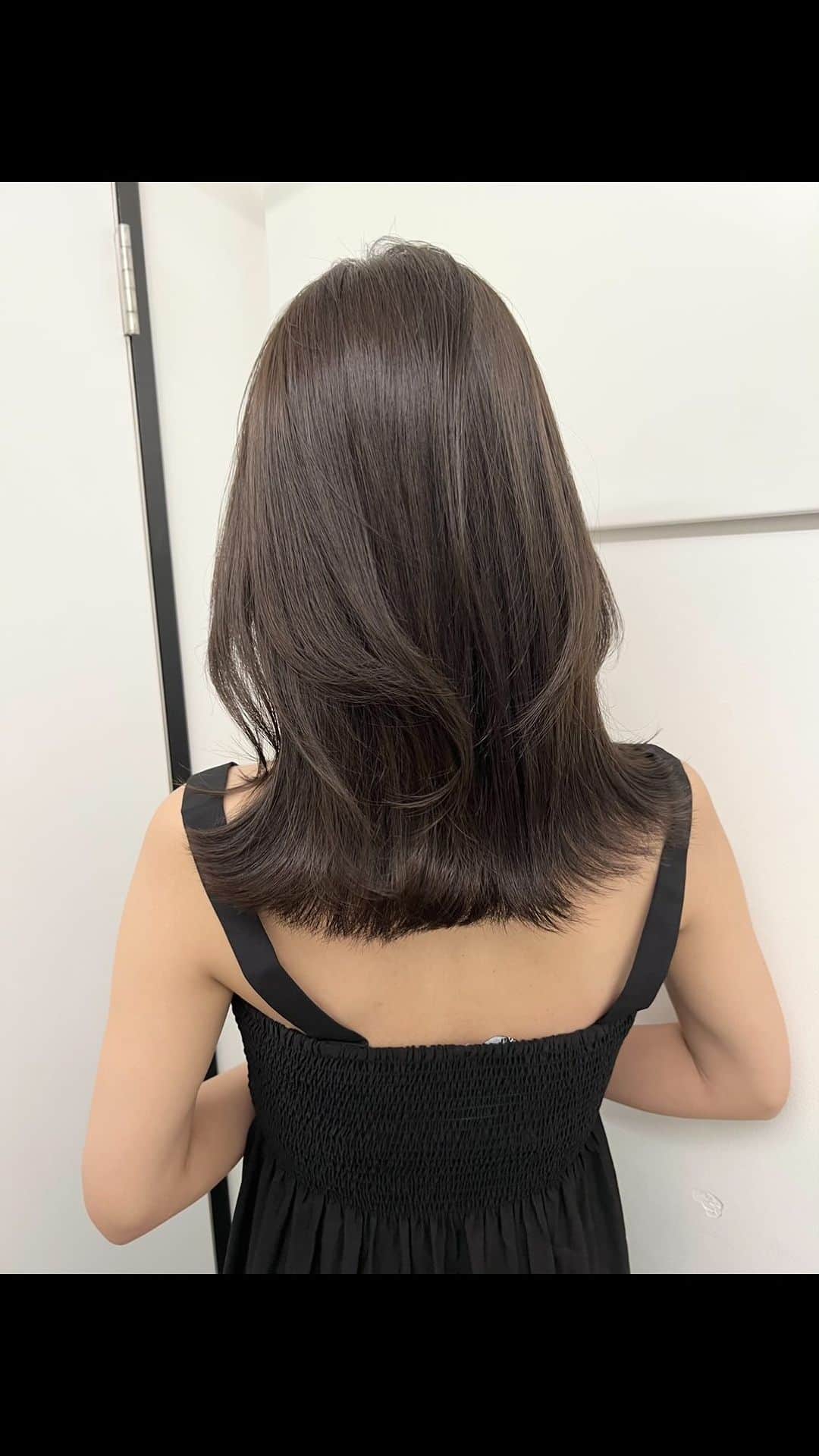 のインスタグラム：「・ ちょっと雰囲気を変えたくて 今回は顔まわりにしっかりレイヤーを入れました☺️ カラーはcacao brownです🍁  @sekiguchi_keisuke さん ありがとうございました🙇‍♀️」