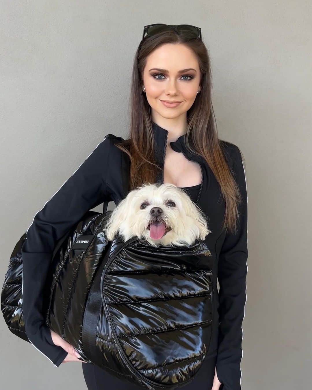 Dana Raeのインスタグラム：「I think Lexi likes my new @FashionNova bag a little too much 😂🖤 🔎 Ursa Duffle Bag」
