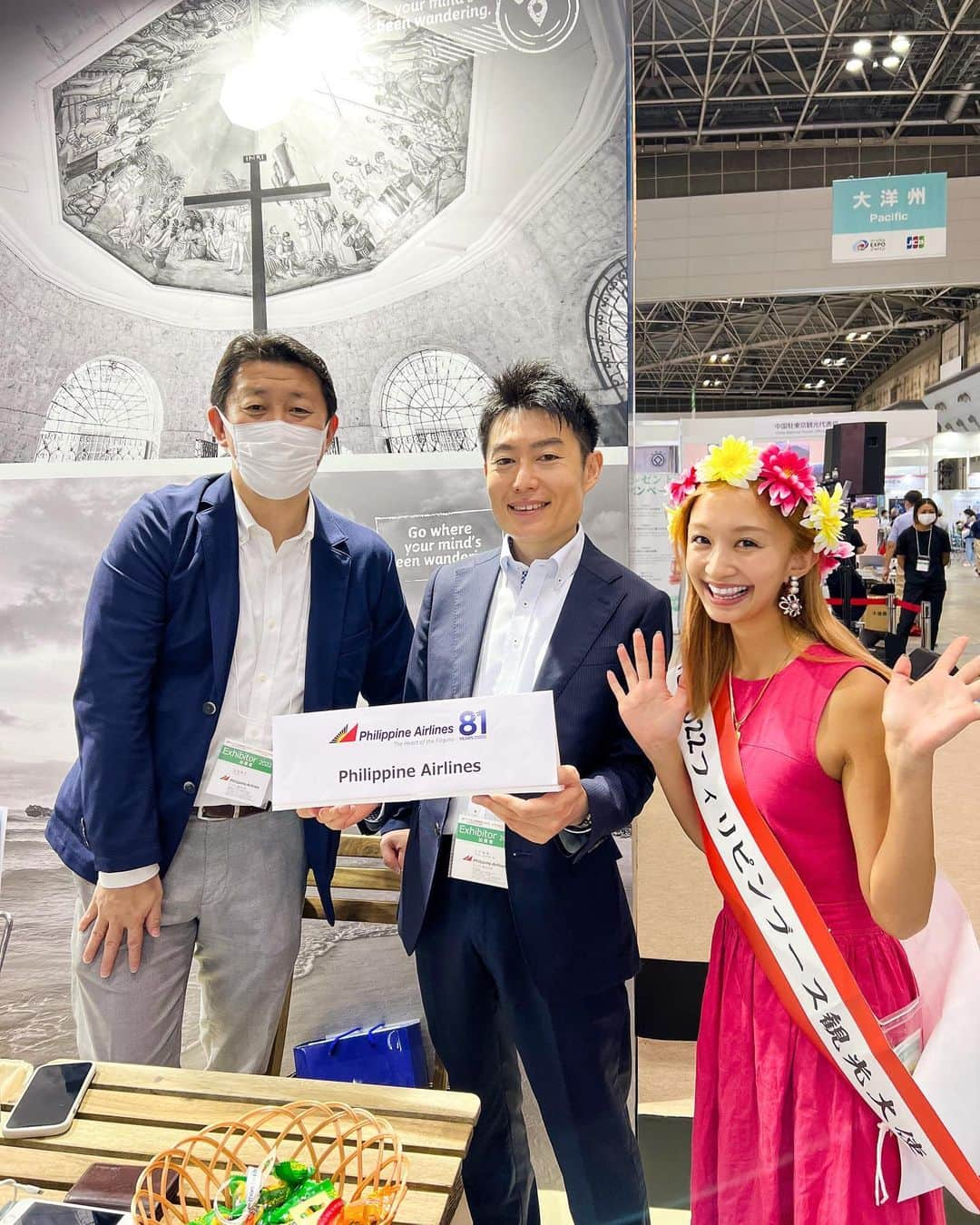 近藤あやさんのインスタグラム写真 - (近藤あやInstagram)「⠀  世界最大級の旅の祭典🎉✨ ツーリズムEXPOジャパンの４日間🇵🇭🌺  フィリピンブース観光大使として ４日間任務に就かせて頂きました‼️🌈✨  そして、夫、けいくんと2人で フィリピン留学と旅について トークショーもさせていただきました👫🇵🇭❤️  たっくさん好きな国があるけど、 やっぱりフィリピンのハーフだから 特別感がある。第二の大切なホームです☺️☺️ なので、母の故郷のフィリピンの観光省さんと お仕事出来たことは、とても光栄でした‼️ これからも頑張りたいです☺️💖🫶🏽  フィリピンからは、副大臣や、 ホテルやツアー会社の人が来日してて、 毎日フィリピンらしさ全開で楽しかったです❤️❤️  日本から直行便で4時間半✈️✨ きれいな海、美味しい食、そして 笑顔いっぱいのフィリピンへ是非 旅行に行ってみてください🇵🇭🎶  I was at Tourism Expo Japan as a Philippine Tourism Ambassador. Thanks to all of you who came! I hope you have a great trip to the Philippines!🇵🇭💖  #ツーリズムexpoジャパン #フィリピン #もっと楽しいフィリピン #フィリピン観光大使 #tourismambassador #philippines #cebu #セブ島 #フィリピンハーフ #flypal #cebupacific #waterfrontcebu #heraldsuitesgoestotokyo #baihotelcebu #subicbay」9月26日 20時55分 - doraemontoaya