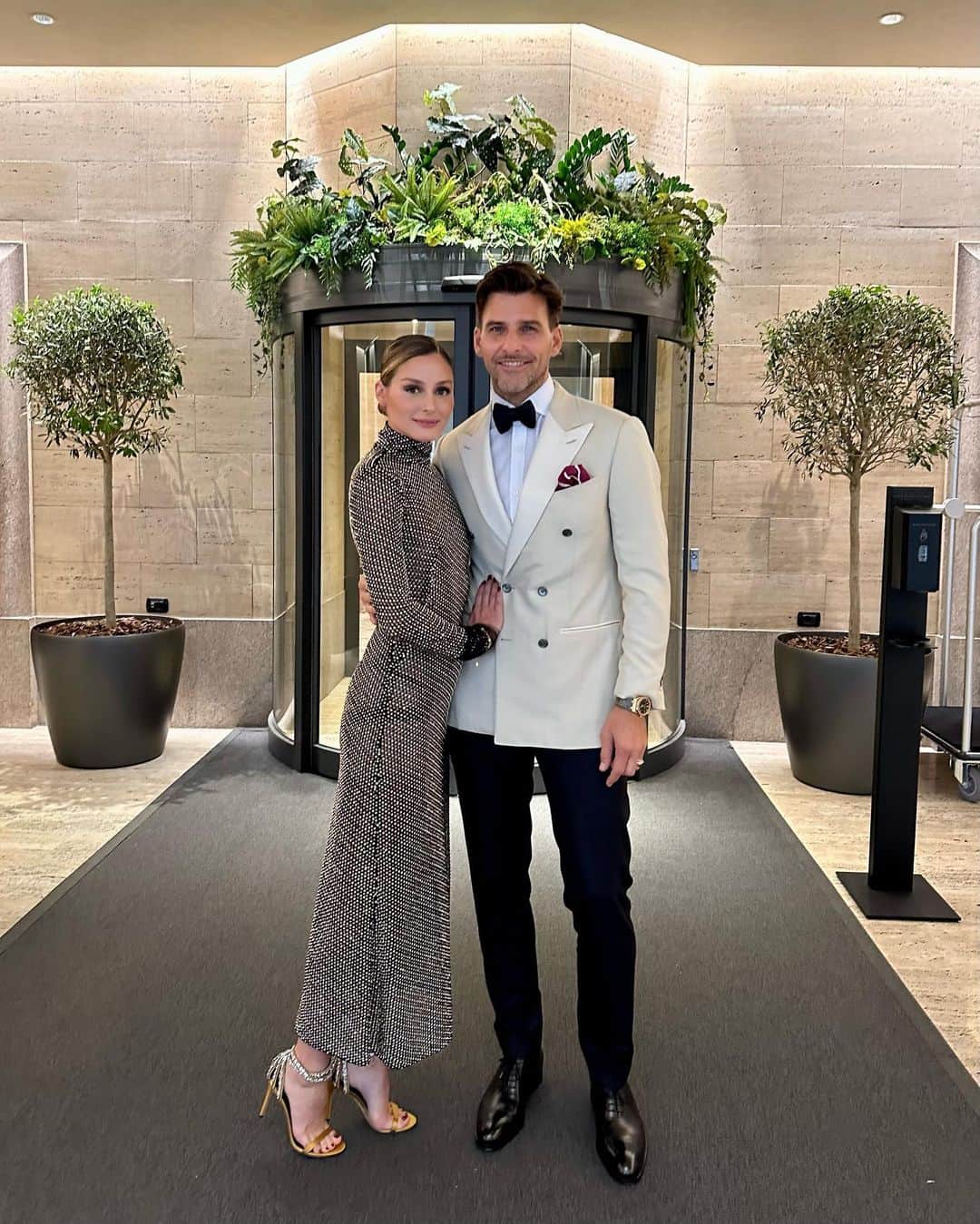 オリヴィア・パレルモのインスタグラム：「My husband always makes me sparkle ✨」