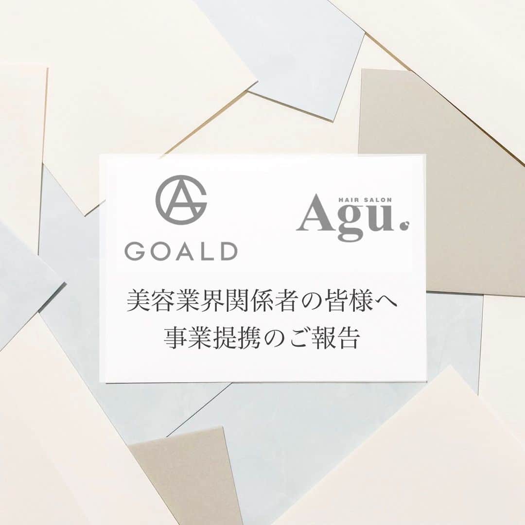 中村トメ吉のインスタグラム：「この度株式会社GOALD JAPANは Agu.をはじめとしたブランドで全国に750店舗以上の美容室を手掛ける株式会AB&Companyと事業提携する事に合意しました🙇‍♂️ 共創してメンズ専門美容室を全国展開していきます🔥 ⁡ この事業提携に至った目的は、 GOALDとして掲げる「解放・共創・最高」というバリューに沿ってメンズヘアのトランスフォーメーションを起こし、より多くの男性が髪型を通して自信を持って自分らしく輝ける世の中を創る事にあります。 ⁡ GOALDは業界で言うと 大都市にある高単価サロンです。 高い技術力とサービス力、発信力や影響力を追求し、業界のリーディングカンパニーとしての使命を持つブランドサロンとして展開させていただいております。 毎月全国からそれぞれの目的を持って足を運んで下さるお客様がいる事に感謝しかありません。 ⁡ 僕自身がメンズ美容師、メンズ美容室経営者として最前線で戦ってきた結果、 それだけをやってる事が正解なのか？ 業界や社会の為なのか？という疑問をいだくようになりました。 ⁡ 【髪を切る】 ⁡ 誰もが当たり前に行う事ですが それぞれニーズや目的が違います。 ⁡ 楽しみで行く人 しょうがなく行く人 あまり時間を取られたく無い人 安くすませたい人など様々です。 ⁡ 働く美容師もそれぞれニーズや目的が違います。 ⁡ 有名になりたい人 技術を追求したい人 楽しんでやりたい人 自分の時間を大切にしたい人 など様々です。 ⁡ 【全ての男性が自己実現出来る世の中を創る】 ⁡ というミッションを掲げたGOALDは 全ての男性のニーズに寄り添い、 それぞれの目的にあったサービスを展開していきます。 そして 全てのメンズ美容師の理想や課題に向き合い、 それぞれの目的にあった在り方や働き方を提示していきます。 ⁡ そんな目的や想いを理解して下さり、 共鳴していただいたのが AB&Company代表取締役市瀬さん、 株式会社BELLTREE 代表取締役鈴木さん になります🙇‍♂️ 何をやるかより、誰とやるかを大切にしてきた中で、この偉大で素敵すぎる御二方には感謝でしかありません。 ご一緒させていただきありがとうございます🙇‍♂️ ⁡ AB&Companyによる 多店舗展開のオペレーションと運営管理のサポート、強靭な店舗展開力とマーケティングノウハウ、業務委託美容師のライフスタイルサポートとGOALDのメンズ特化サロンとしての実績に基づく経営ノウハウ、技術力と教育力、マーケティングノウハウ、リクルート力 などの知見がどの様なシナジーを起こし、社会や業界の為になるのかとても楽しみです。 ⁡ 場所に関しては皆様のライフスタイルに溶け込む様に、大都市以外に展開していく予定です。 ⁡ メニューに関しては、カットを中心にパーマ・カラーを組み合わせ、一流の品質を保ちつつスピーディーかつリーズナブルな価格で展開する予定です。 ⁡ また、今回の店舗展開にあたり僕を含めたGOALDのスタイリストがAgu.グループのスタイリストに対しオフラインで施術指導を実施する他、GOALDが立ち上げたメンズ教育におけるオンラインプラットフォームと共に人材育成を行うことが決定しています。 ⁡ これにより、最先端のメンズ技術が全国の店舗へと拡散していくことになります。 現在、東京/北千住に1号店を2022年11月に開店すべく準備を進めております。 ⁡ 株式会社AB&Companyと共創する事でアジアのメンズ美容師市場の拡大を目指します。 ⁡ この取り組みにおいて、従来の美容業界では門外不出だった技術、教育論をはじめとした全ての知見を全面に解放し、より多くの日本の男性が髪型を通して自信を持って輝ける世の中を創造していきます。 また、今まで限定的であった美容師のキャリアパスについても課題意識を持ち、全てのメンズ美容師が将来に希望と存在意義を持ち続けられる未来を創造してまいります。 ⁡ 自分を輝かせてくれた仕事＝美容師。 ⁡ だからこそ業界に恩返しをして、 社会に貢献する事が人生の使命だと思っております。 ⁡ 詳細などはこれからお伝えしていきますので 引き続きこちらの事業提携を皆様宜しくお願い致します🙇‍♂️ ⁡ 株式会社GOALD JAPAN 代表取締役　中村トメ吉  #解放 #共創 #最高 #agu #GOALD #全ての男性が自己実現出来る世の中を創る #あなた以上にあなたを想う  #宜しくお願い致します #GOALD10店舗 #CCサロン50店舗 #この取り組みのサロン200店舗 を目指します」