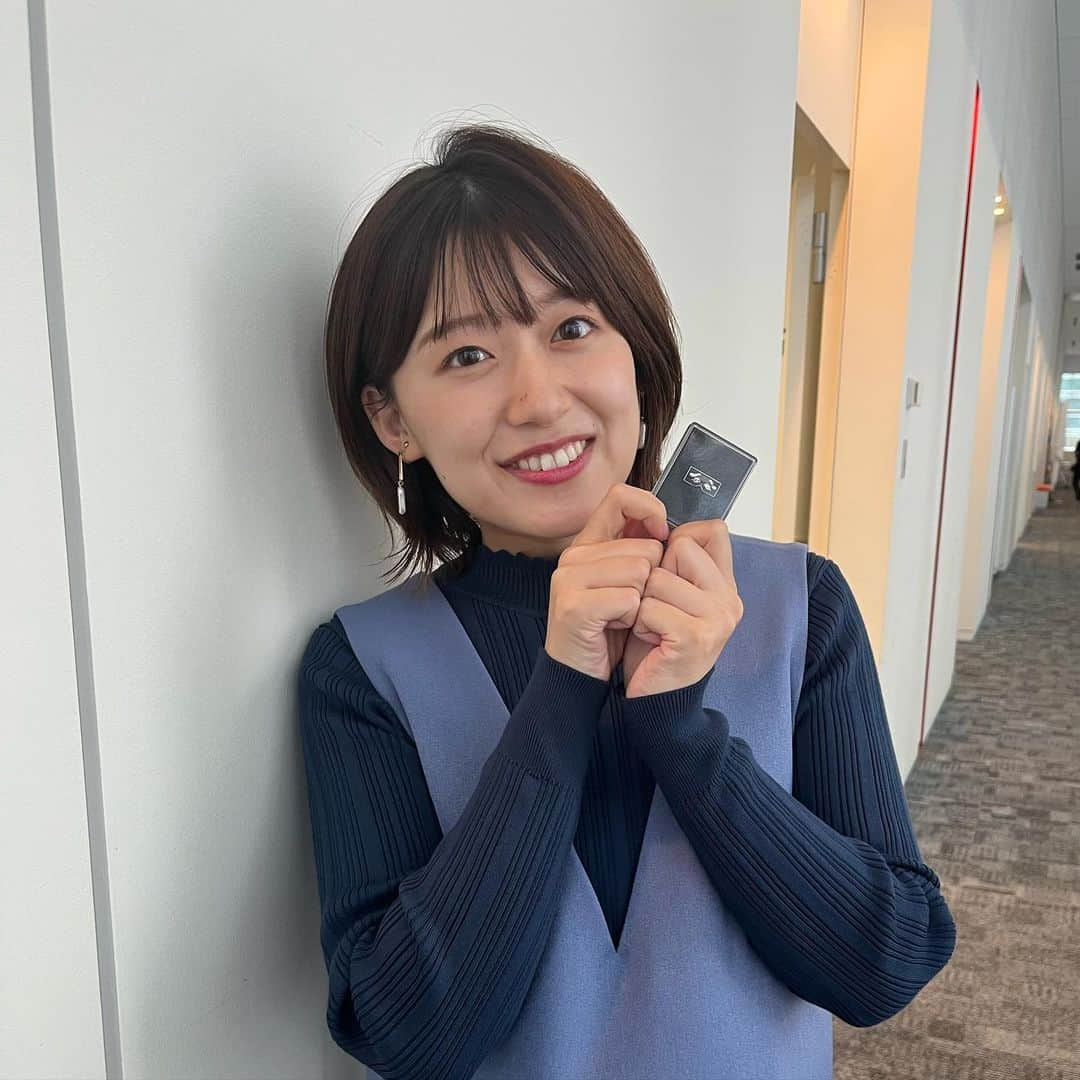 尾崎里紗さんのインスタグラム写真 - (尾崎里紗Instagram)「しゃべくり007、 見て下さった方々ありがとうございました！ 福岡県人会の一員として呼んでもらえて光栄でした・・☺️ 上京してもなお、大好きな福岡に関わるお仕事ができることが何より幸せですね。  福岡県人会では、「県人会バッジ」というものを支給してもらえるのですが、持っておらず。この収録で、陣内孝則さんに頂きました‼︎（念願）  無性にバリカタの豚骨ラーメンが食べたか〜🍜 . #しゃべくり007 #福岡県人会 #宮若市出身　#宮若ふるさとPR大使　 #Tverでもご覧になれます」9月26日 22時27分 - ozaki.risa