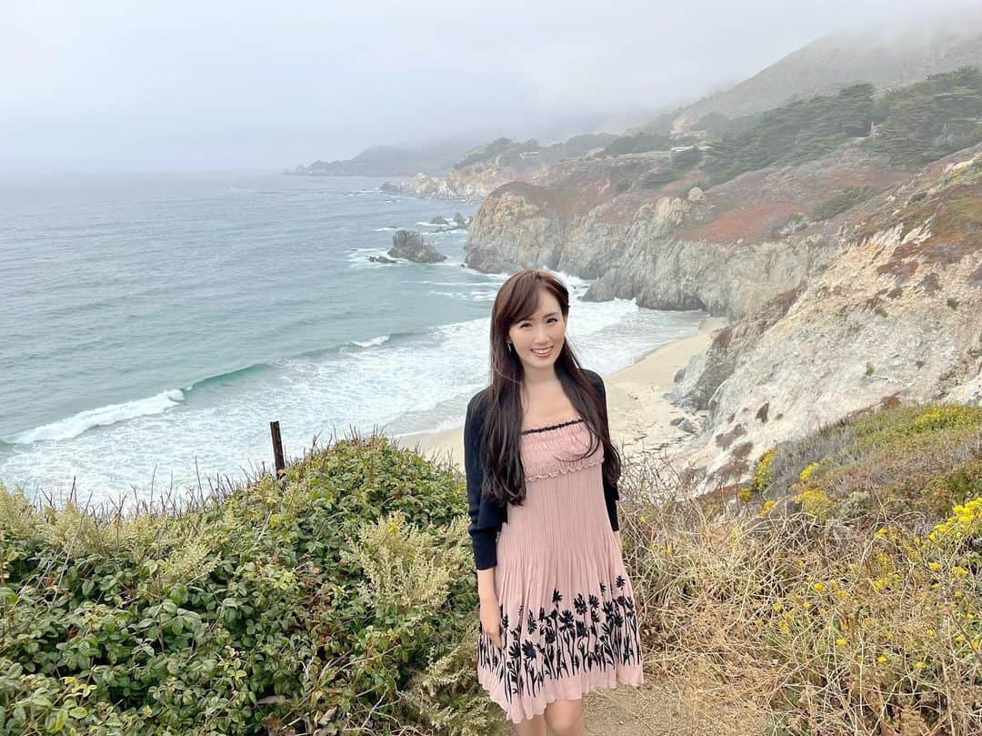 谷中麻里衣のインスタグラム：「More summer vacation pics ☀️  お花が綺麗な町でした🌸 お庭が素敵な家ばかりだったけれど、個人宅だから写真は控えました🥺  海沿いのcharter house素敵だったな✨ ロブスター食べて幸せだった夏休み🥰  #夏休み#carmel#carmelbythesea#charterhouse#pointlobos#chinalookout #麻里衣旅行」