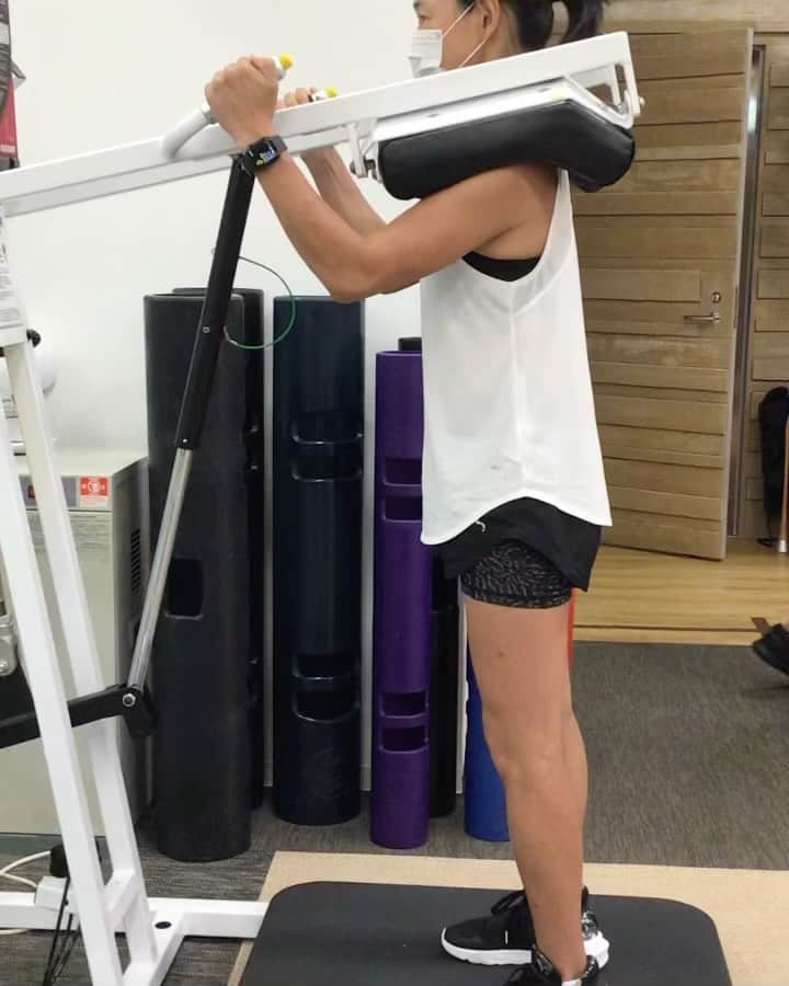 のインスタグラム：「トレーニングの日 @R-body_ official 真上にと意識すると深さがなくなったり、踵まで浮いたりと次なる課題が出てくる。  #伊達公子 #kimikodate  #テニス  #テニスプレイヤー #tennis  #tennisplayer #2022年9月26日 #2022 #2022年 #トレーニング #training #ワークアウト #workout #rbody #皇居ラン #皇居ラン1周 #5km #running #トレーニング後のラン #大手町 #プーマ #puma #pumajapan #プーマグラム #pumajapan」