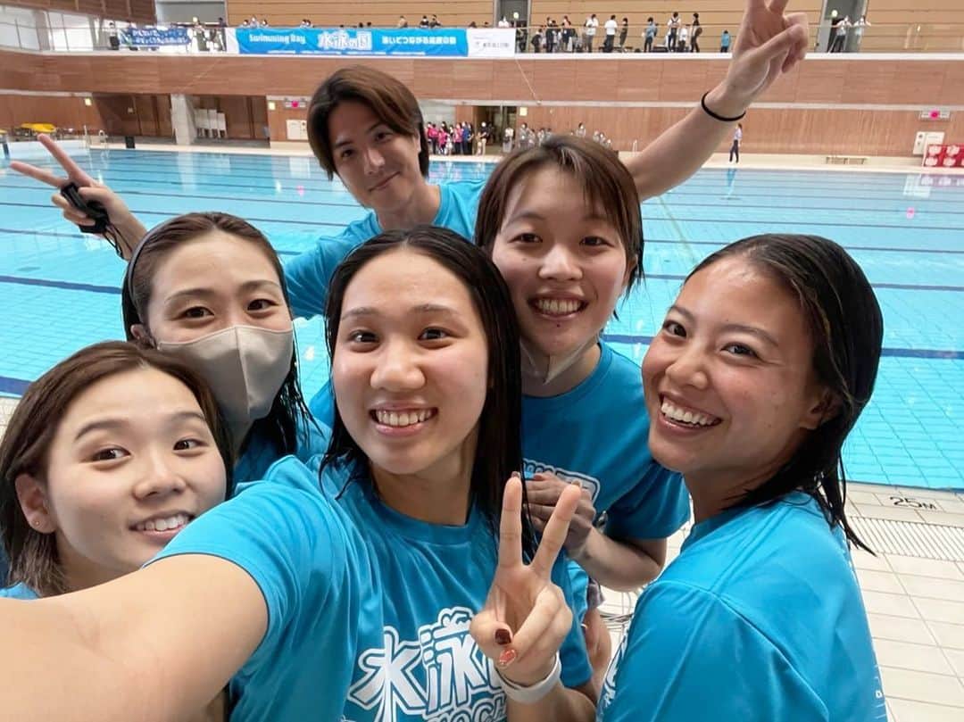 大本里佳のインスタグラム：「”水泳の日　泳いでつながる笑顔の輪“ ゲストとして参加させていただきました🌙  参加者 皆様の笑顔に元気をもらいました！  個人的にはフィナーレでASの演技を間近で見れて、、🫣 とてもかっこよかったなぁ  #水泳の日　#初泳式泳いだよ #高知　 #高知市 #初高知　#土佐 #お土産は塩芋けんぴ #オリンピアン40秒チャレンジ #感覚狂ってる説」
