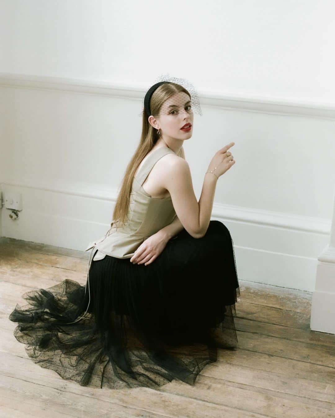 Amelia Gethingさんのインスタグラム写真 - (Amelia GethingInstagram)「Outtakes with Dior 🖤  📸 : @stellamorais_ shot on film 🎞  👗 : @shellyvella @dior 💄 : @nickyweir_m_up  💇🏼‍♀️ : @shukeelhair」9月27日 1時41分 - ameliagething