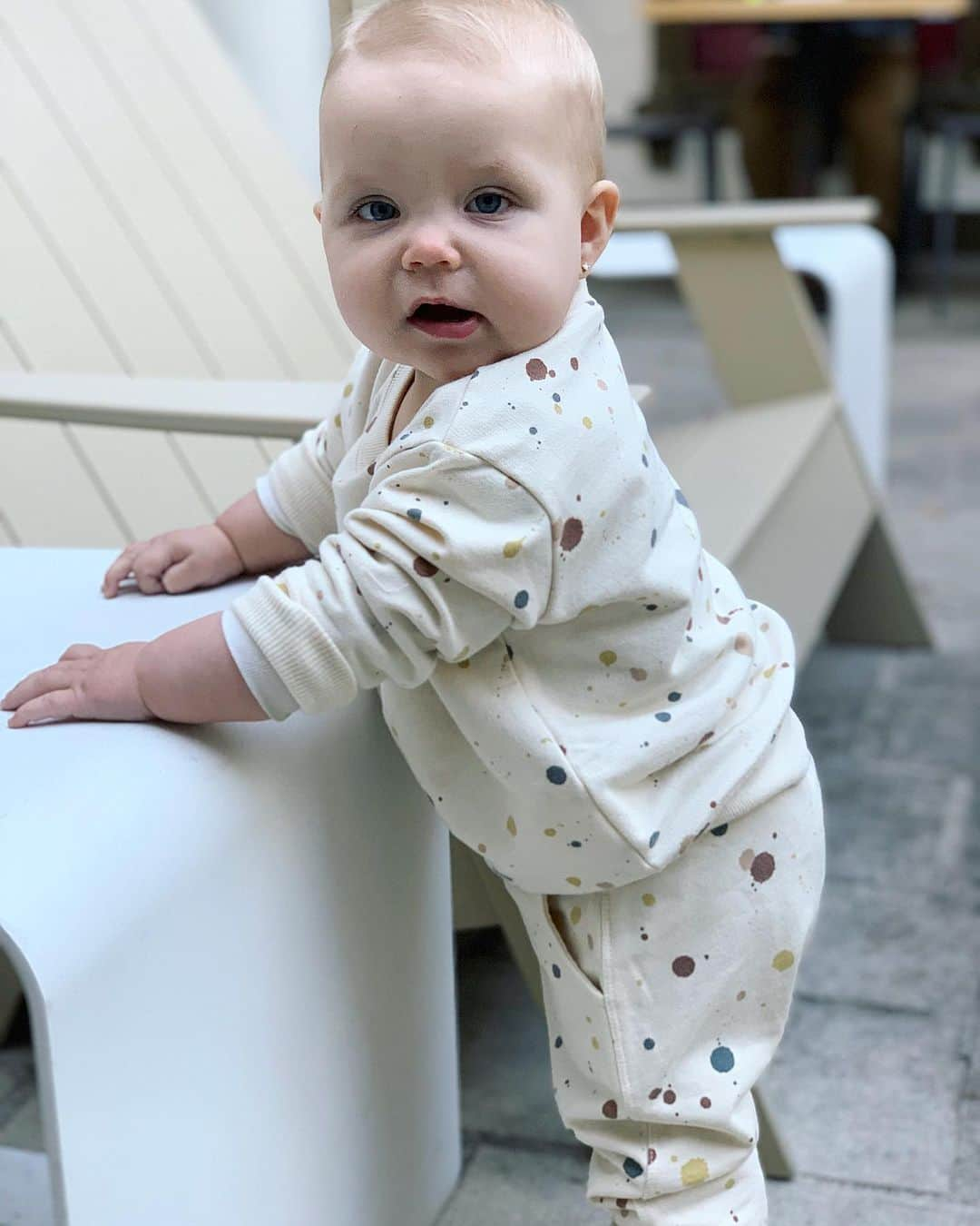 ブリタニー・ダニエルのインスタグラム：「Our little chubby cheeks is 11 months old. Also dying over this splatter paint sweatsuit by @ryleeandcru 😍」