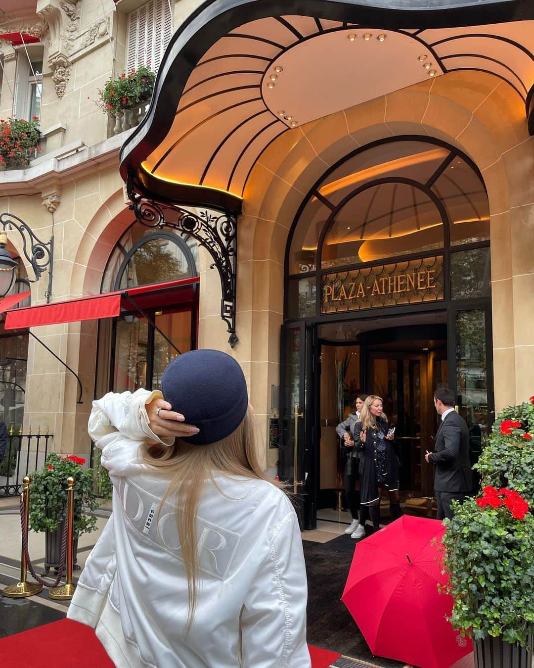 MIRIさんのインスタグラム写真 - (MIRIInstagram)「Paris🇫🇷✨  ディオール様にご招待いただき 初パリ満喫します！！  #paris #dior #invitation  #plazaathenee  #trip #travel #hotel  #🇫🇷 #france #fashion #fashionweek  #ディオール #招待 #フランス #パリ #プラザアテネ　 #ファッション #パリコレ #到着 #✈️」9月27日 2時46分 - miri.o3