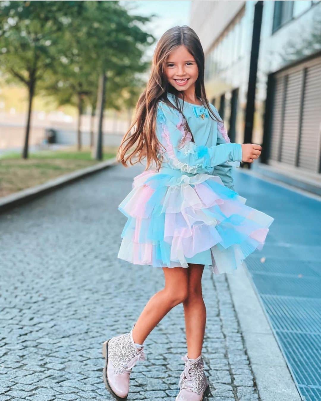 Kidz Fashionのインスタグラム：「By @alessiacepraga #kidzfashion #fashionkids」