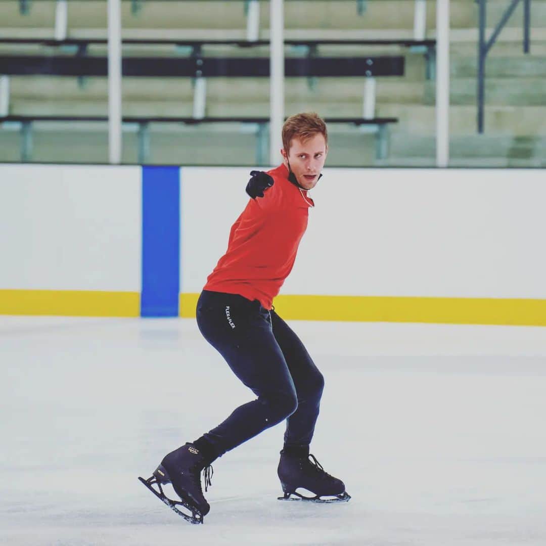 ミハル・ブジェジナのインスタグラム：「So happy to be going back to Japan for Japan Open and Carnival on ice! To be part of the team Europe. #japanopen2022 #teameurope @img_official」