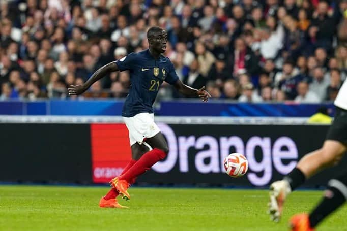 フェルランド・メンディさんのインスタグラム写真 - (フェルランド・メンディInstagram)「Très heureux d’être de retour au Stade de France avec cette Victoire 🇫🇷 💪🏿   #fierdetrebleu #liguedesnations」9月23日 7時48分 - ferland_mendy