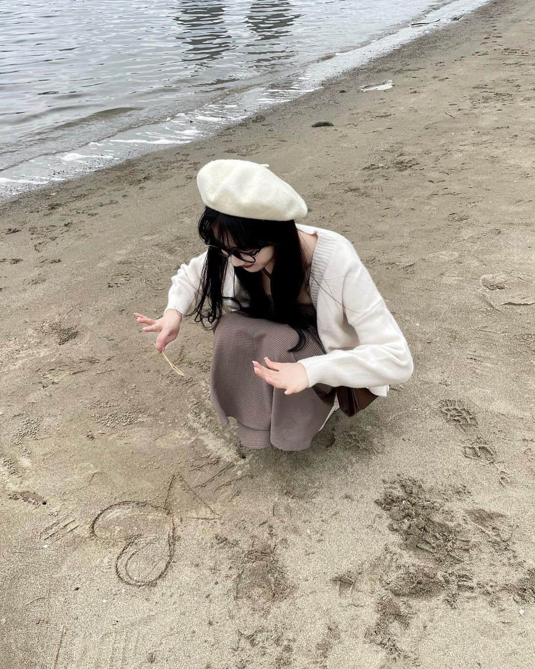 河﨑莉奈のインスタグラム：「캭( > ·̫ <⸝⸝ᐢ )🤍   @berin__official」