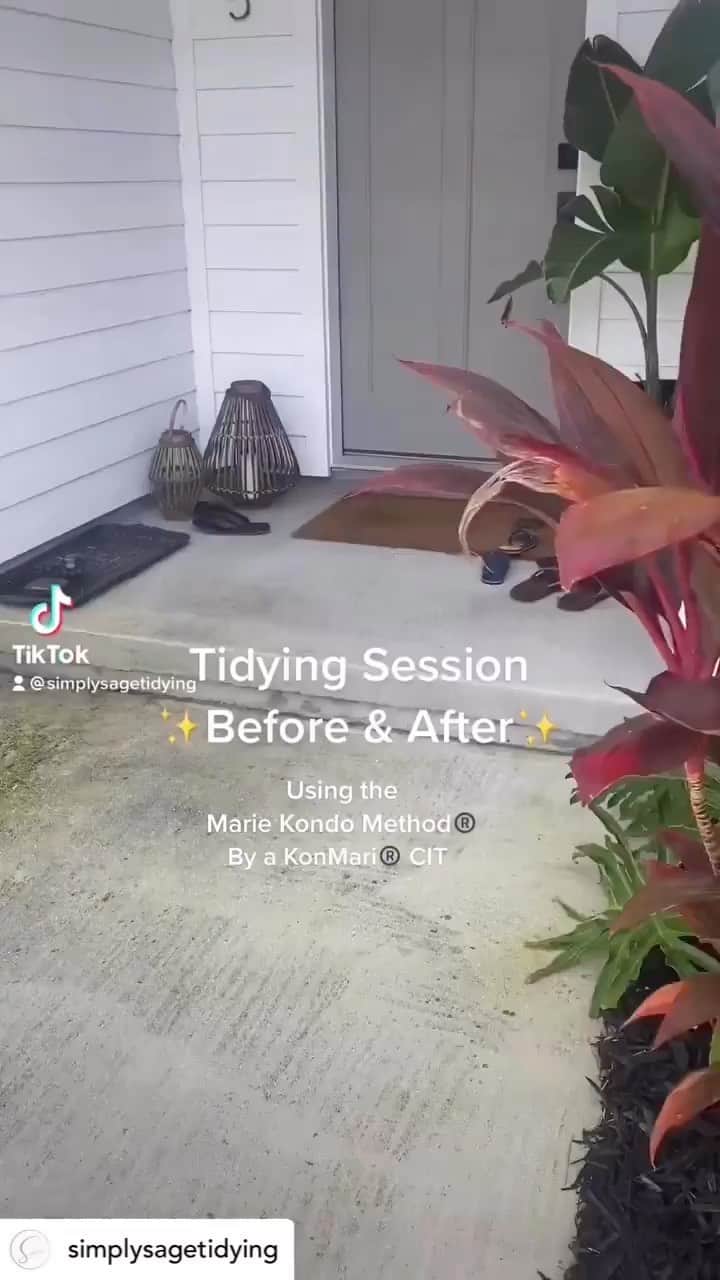 近藤麻理恵のインスタグラム：「Tidying is a calling. Certified KonMari Consultants like @simplysagetidying are tidying professionals educated in the KonMari Method. You too can learn how to organize homes and spark joy in others through our in-depth certification course. Follow the link in my bio to register for the upcoming virtual course in November.」