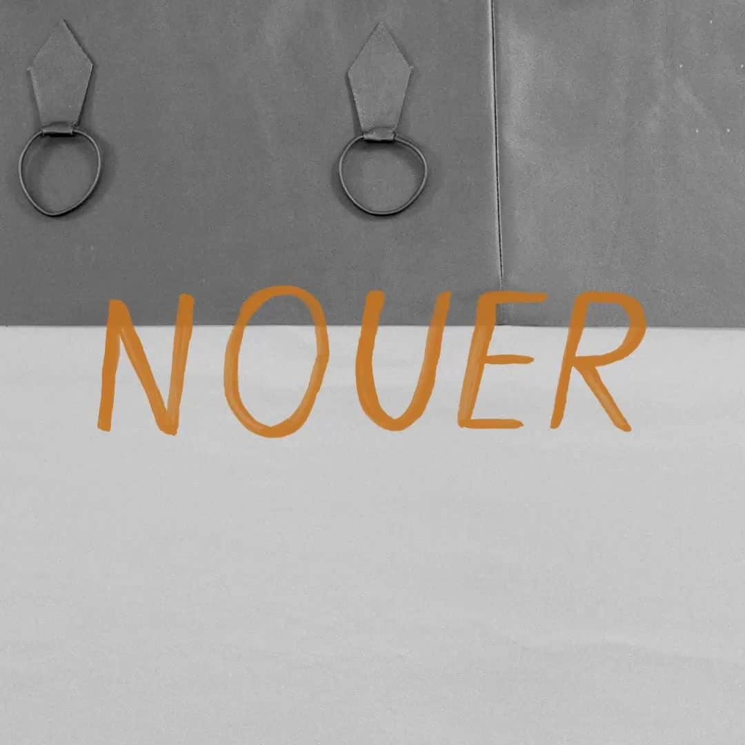エルメスのインスタグラム：「NOUER:​ - Brings a hidden secret into plain sight.​ - Balances manual skill with visual perfection.​ - Is the knotting gesture.​  No machine can achieve the artistry of each delicately tied knot on a Hermès creation. Adjusted by hand, with the perfect degree of control, each attachment is positioned just right thanks to the eagle-sharp eye and painstaking gesture of our special artisans. ​  #KnowHow​ #Craftsmanship​ #ArtOfGestures​ #Hermes」