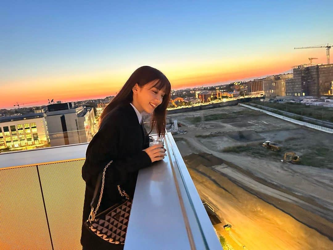 のインスタグラム：「・ マジックアワー🪄🪄🪄 @prada」