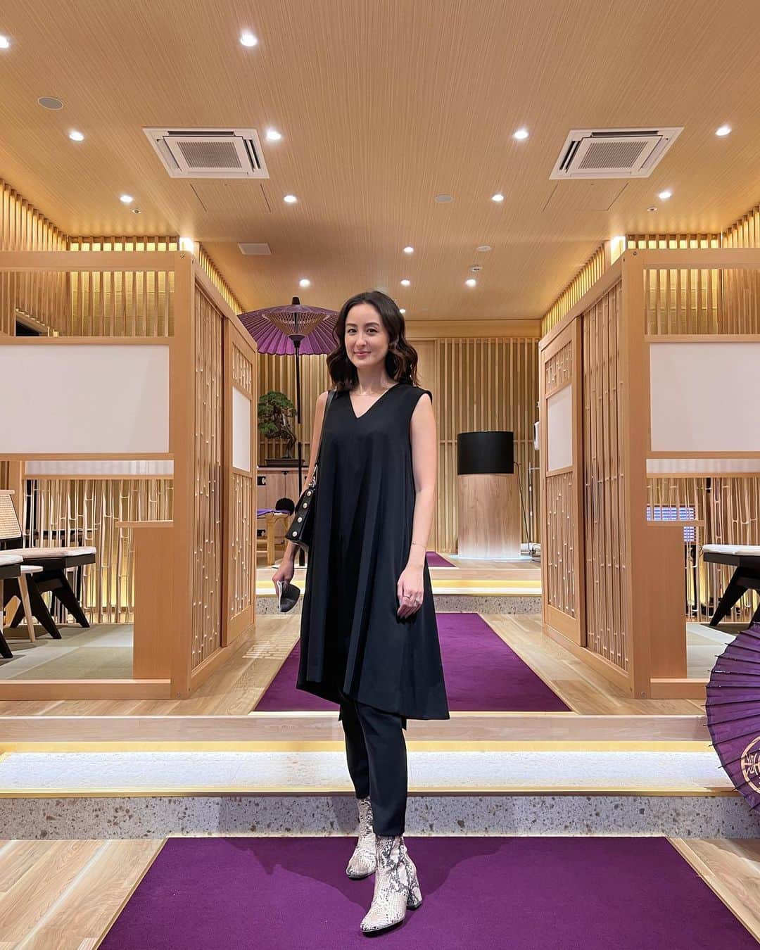 オードリー亜谷香のインスタグラム：「Back at my favorite place making sure my skin is in perfect condition for work this week! @tokyo_hills_clinic」