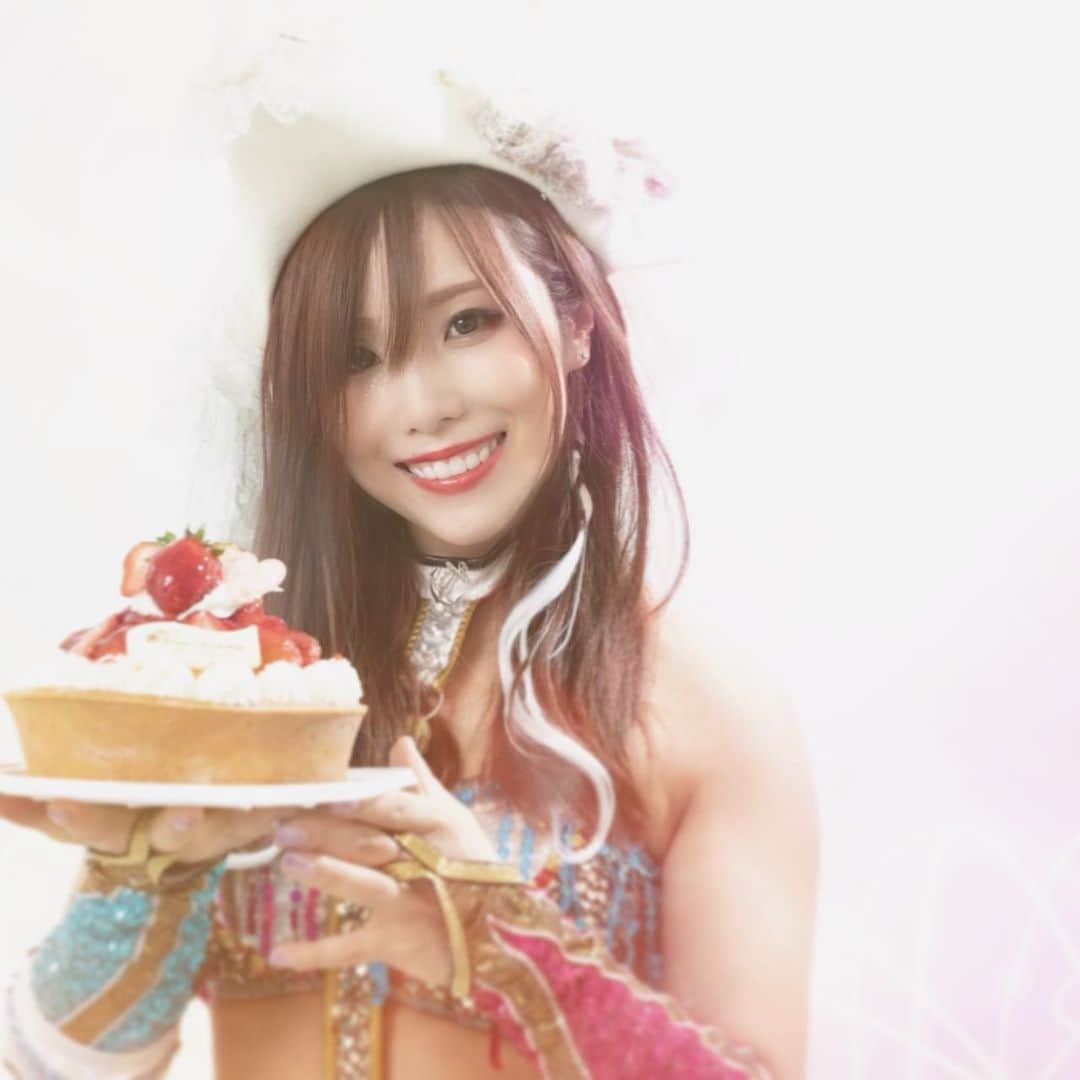 カイリ・セインのインスタグラム：「I’m so happy to have received so many birthday messages.🥰✨ Thanks for everything‼︎  世界中でたくさんの出逢いに恵まれ、支えられてここまでやってくることができました。 まだまだ壁にぶち当たることが多いですが、これからも精一杯、誰かを笑顔にできるよう感謝の気持ちを忘れずに精進いたします！  #thankyou #感謝の気持ち」