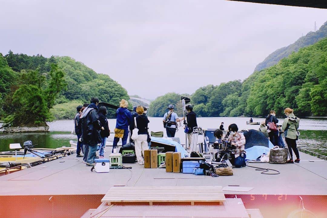 松井玲奈さんのインスタグラム写真 - (松井玲奈Instagram)「『#よだかの片想い 』撮影思い出写真  琵琶湖のシーンでの撮影隊。 ここから船を出して、中島さんとスーパーの袋の開け方の話なんかしたりしてました。」9月23日 17時46分 - renamatui27