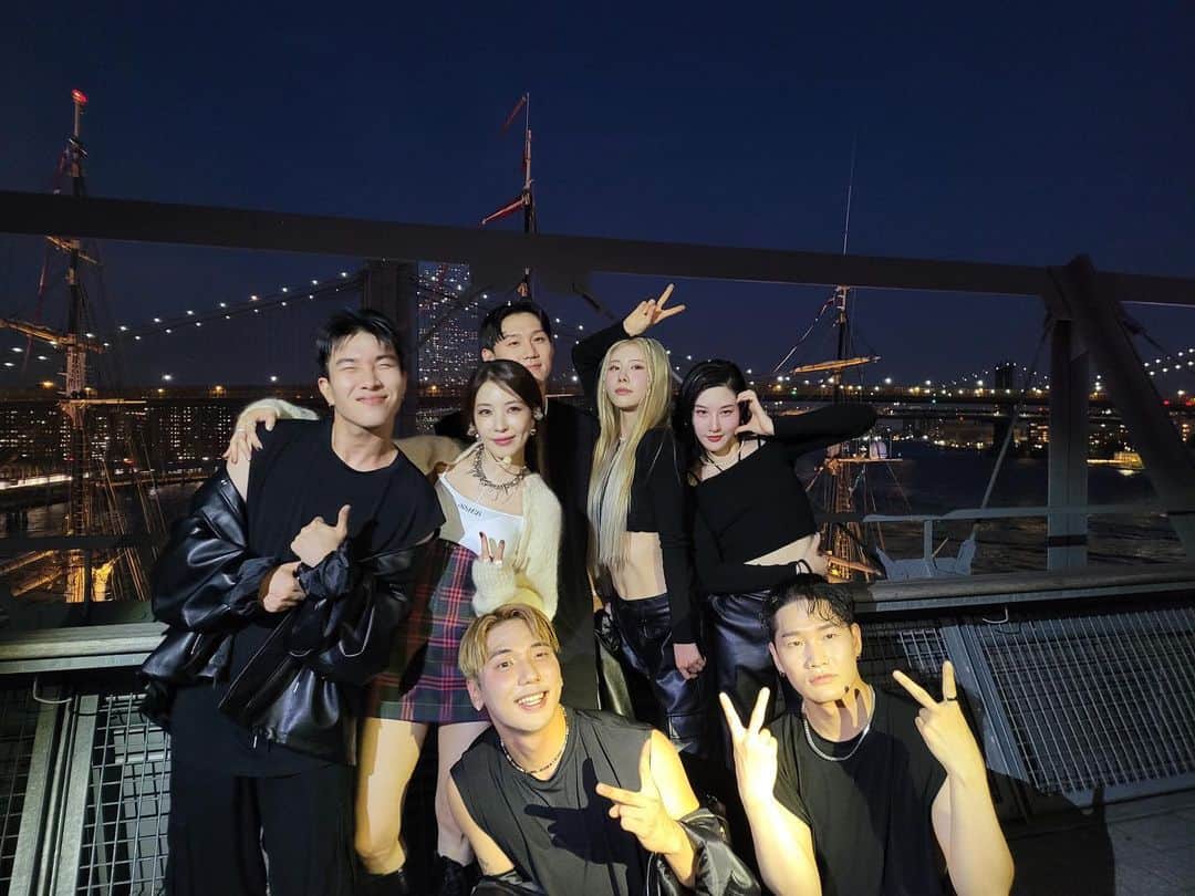 BoAのインスタグラム：「짧고 굵었던 뉴욕🫠 우리 다음엔 꼭 회식하자요❤️❤️」