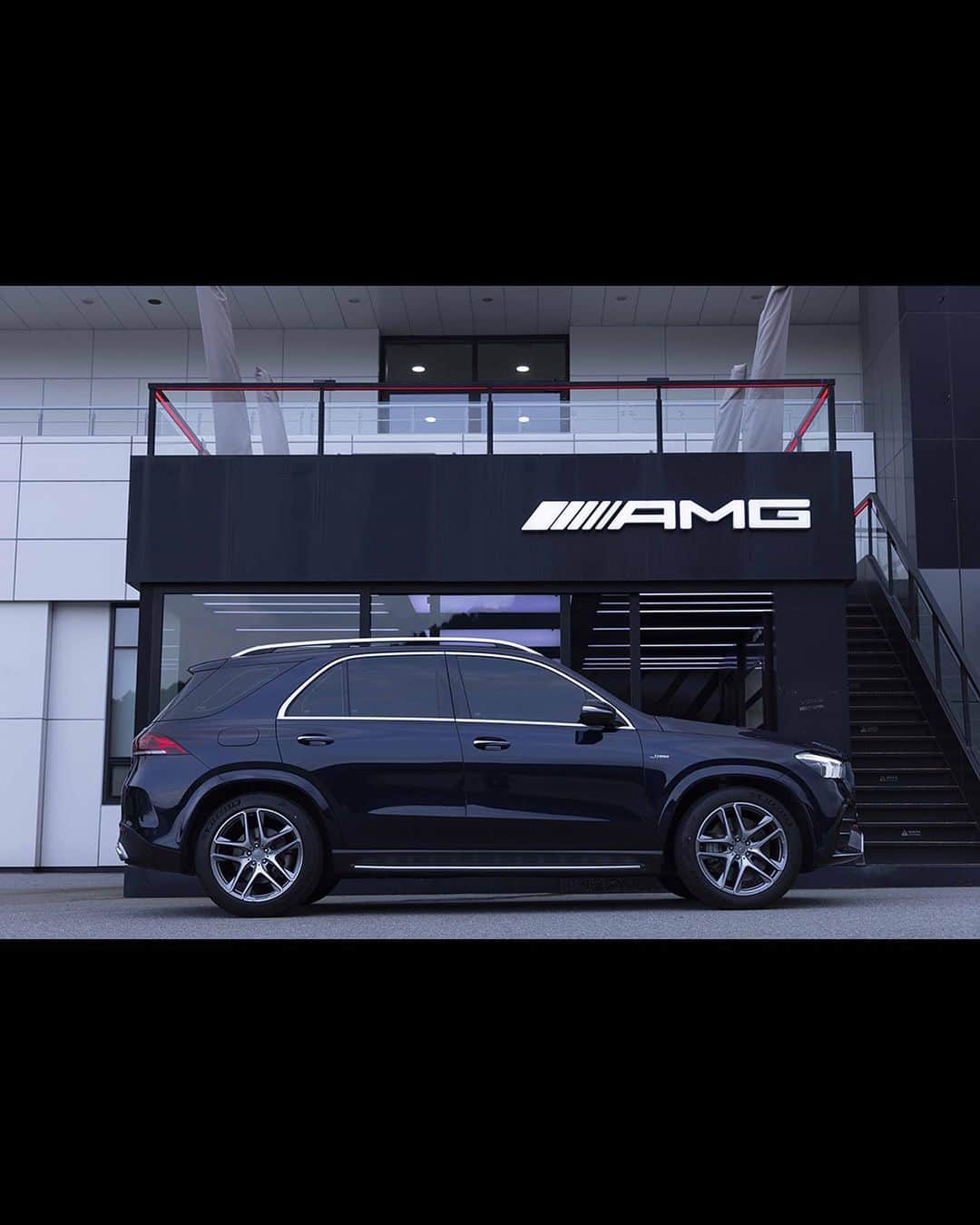 チュ・ジフンさんのインスタグラム写真 - (チュ・ジフンInstagram)「Mercedes-Benz’s AMG #메르세데스벤츠 #AMG」9月23日 12時00分 - _jujihoon