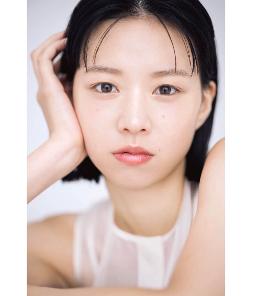 のインスタグラム：「MAQUIA #ディオールスキンフォーエバー  @diorbeauty  @akeminakano__official  @shun_okamoto_   中野明海さんにメイクして頂きました😚🫶！！ マキア11月号に掲載されています😍」