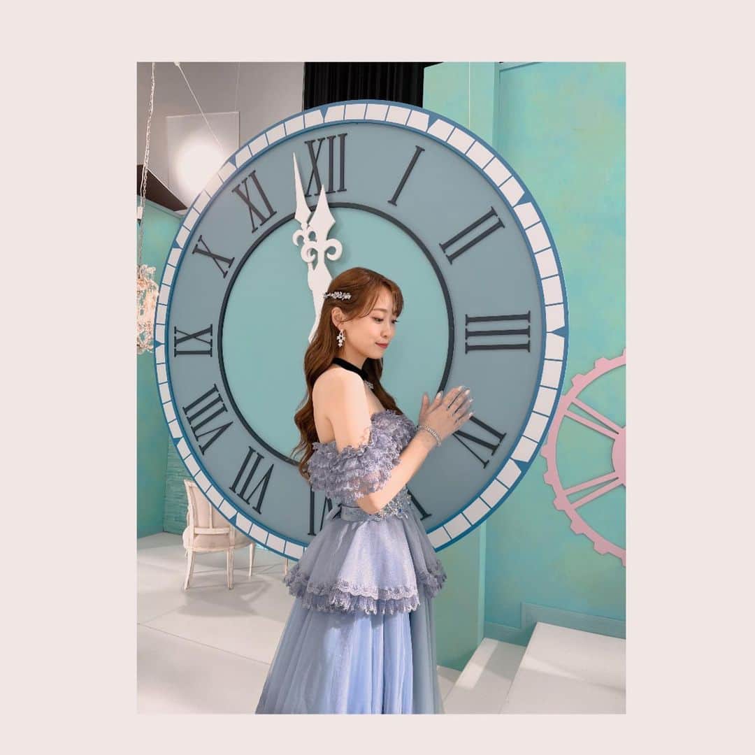 芹澤優のインスタグラム：「・  i☆Ris生配信の時のアタシー リリーブラウンのワンピースでした  ブルー可愛い可愛いブルー  じわじわアルバムの発売が近づいてきてるので、隙あればシンデレラアピールしていく🪄👗  #yourno1 #3rdツアー #開催中 #1stアルバム #10月5日発売」