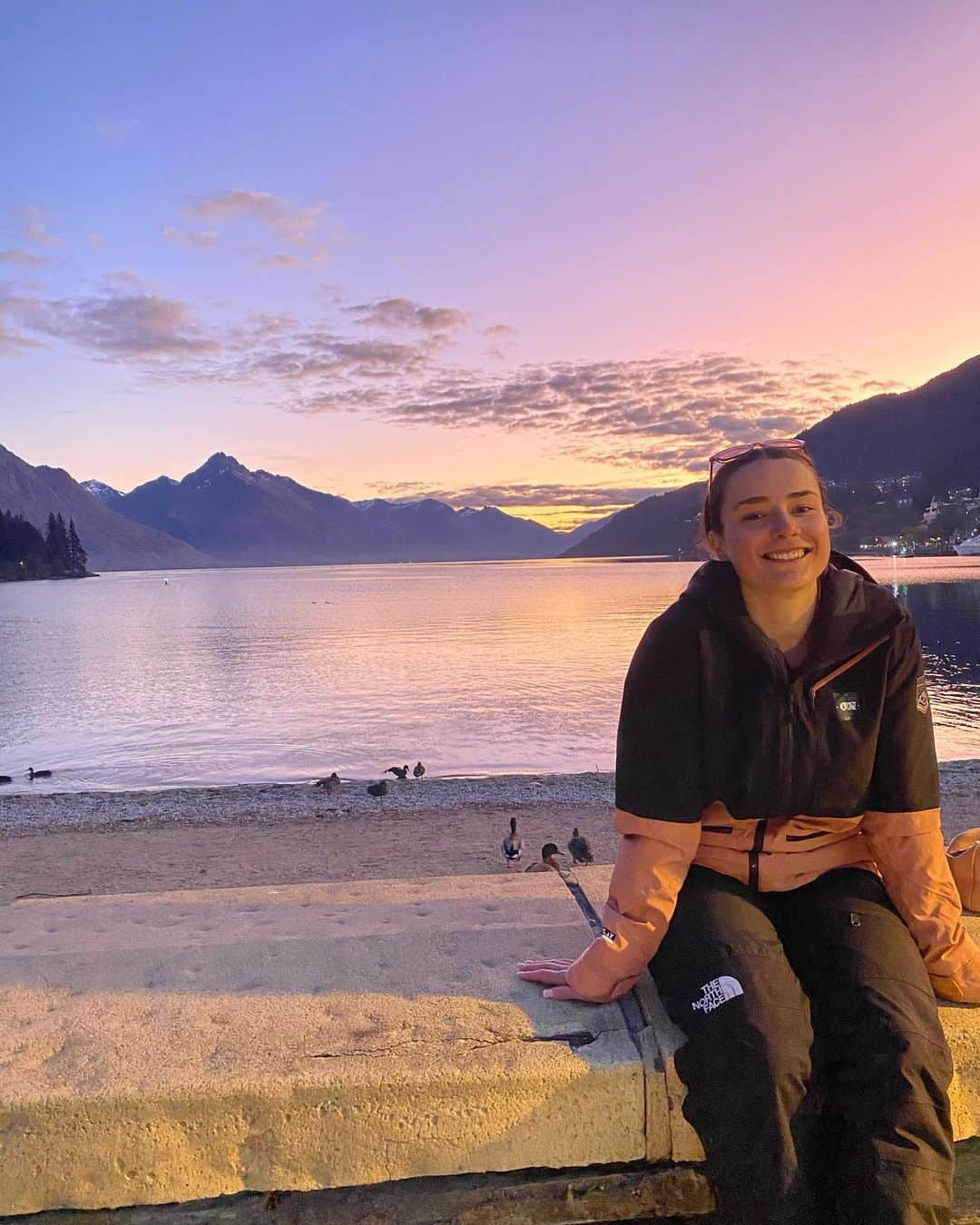 Estella Matthewsonのインスタグラム：「Always chasing sunsets」
