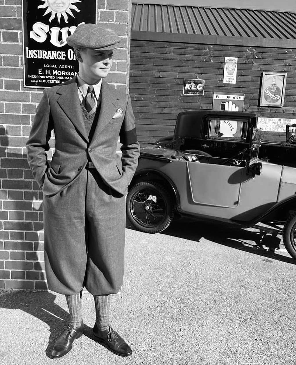 ディーゲ&スキナーさんのインスタグラム写真 - (ディーゲ&スキナーInstagram)「Impeccably attired @douglas_and_hills judging best dressed at last weekends @goodwoodrevival」9月23日 16時08分 - degeandskinnerofficial