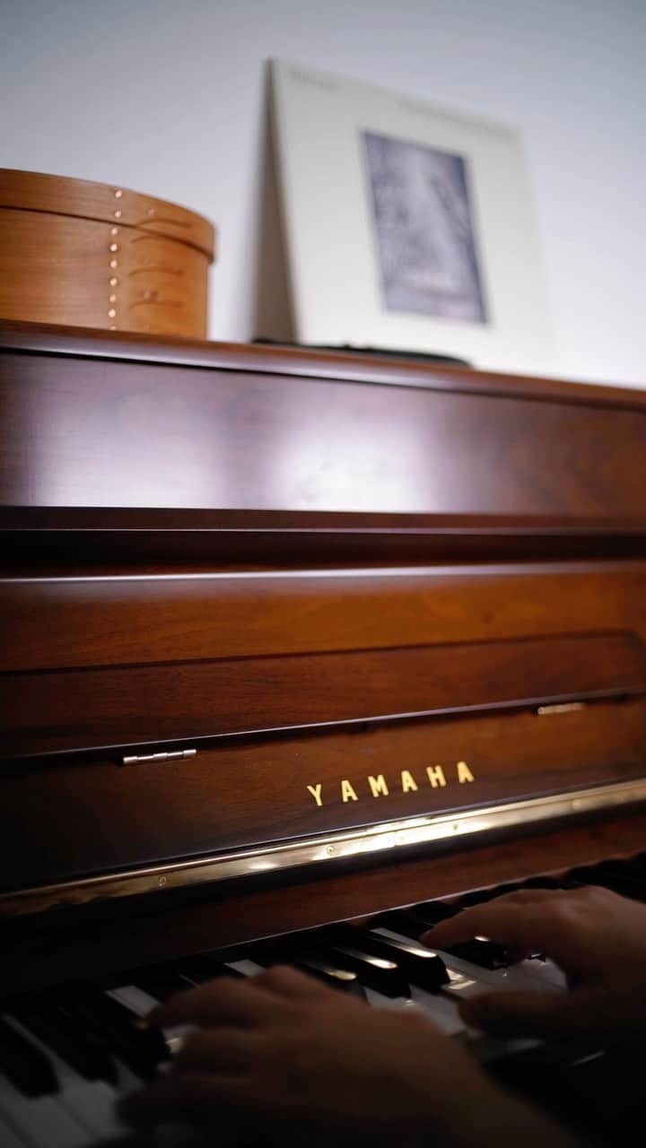 江﨑文武のインスタグラム：「James Blake - Waves Know Shores (Piano Cover) @jamesblake   #JamesBlake #AyatakeEzaki   #piano #pianomusic #pianocover #sigmafp #summilux35」