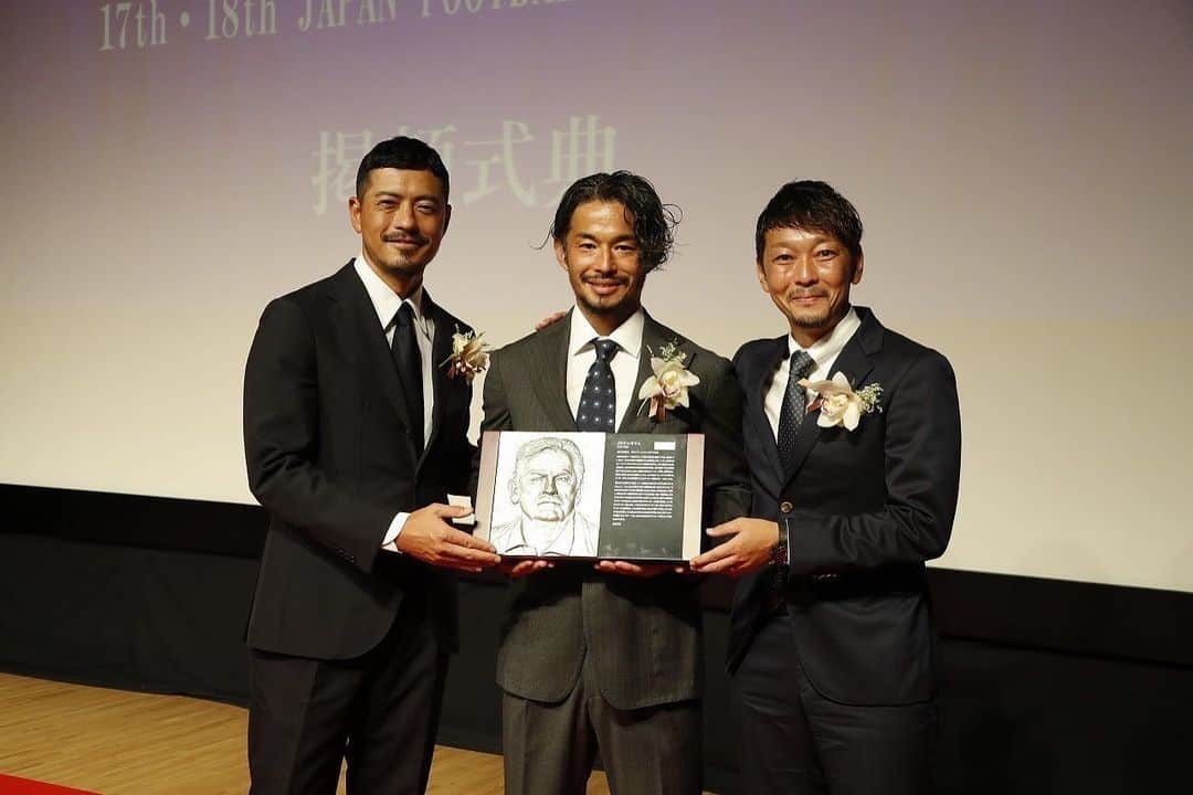 鈴木啓太さんのインスタグラム写真 - (鈴木啓太Instagram)「オシムさん 日本サッカー殿堂入り  日本サッカー協会が、日本サッカーの発展に大きく貢献された方を表彰するものですが、教え子の3人が代理で受け取らせていただきました。」9月23日 16時20分 - keita.suzuki.official