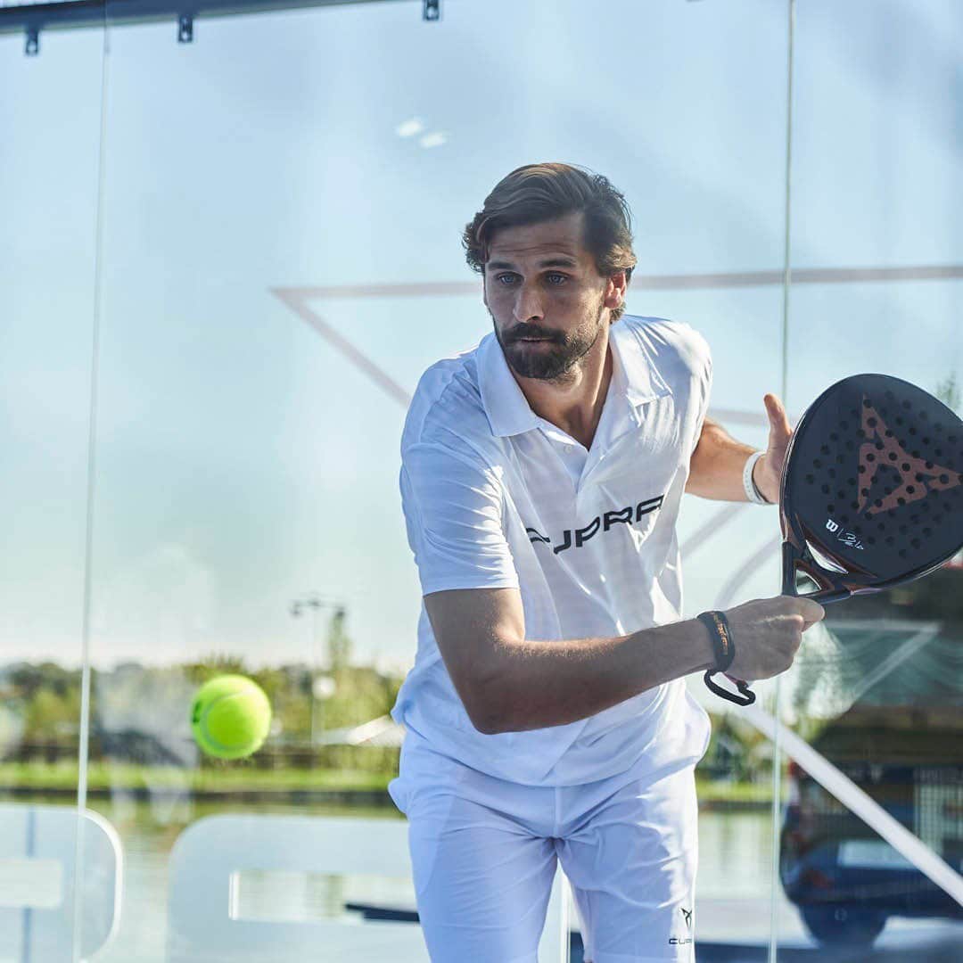 フェルナンド・ジョレンテさんのインスタグラム写真 - (フェルナンド・ジョレンテInstagram)「Si quieres mi camiseta CUPRA firmada, visita el perfil de @cupra_esp y descubre cómo conseguirla en su última publicación.     Y entérate del gran día que pasé jugando entre grandes @ikercasillas, @davidvilla, @f.morientes9, y con @therealyesus y @alegalan96 dándonos caña en la espectacular pista de pádel CUPRA sobre el agua. #ChallengeTheGame」9月24日 2時56分 - llorente_fer