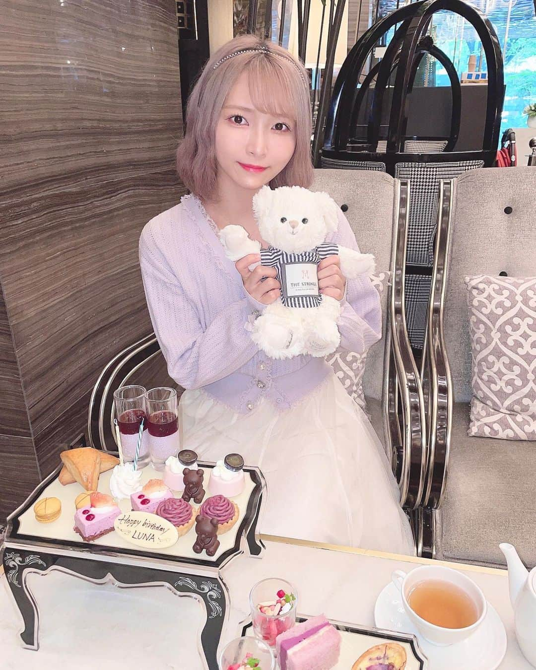 長嶋優里のインスタグラム：「♡ . 少し前アフタヌーンティーに久しぶりに行ってきたよ☕️💜 . ルナHappybirthday☾ 予定でした(？) . . . #アフタヌーンティー #表参道カフェ #ザストリングス表参道 #かかかぶぶぶききき #アイドル #パープルアフタヌーンティー #ラベンダーコーデ  . ♡」