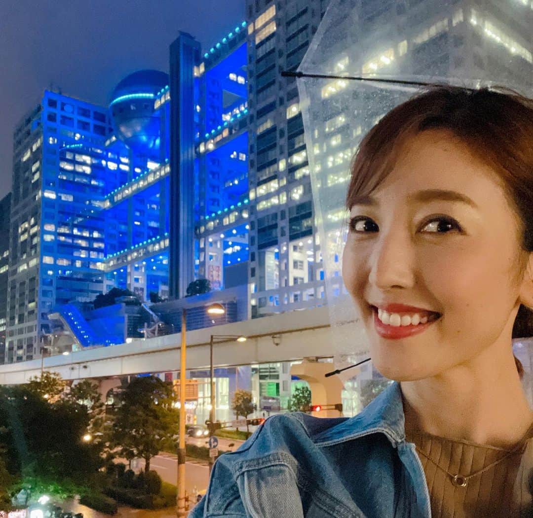 フジテレビアナウンサーのインスタグラム：「. 今日、9/23は『手話言語の国際デー』 ⁡ 手話言語についての意識を高めようと、世界中のランドマークや公共施設を青くライトアップすることを呼びかける日です。 ⁡ フジテレビも、長年に渡り手話放送に取り組んでいるOHK岡山放送と連携し、東京と岡山を青い光で照らして手話の輪を広げます！ ⁡ @ohk_official  ⁡ #コネクトブルー #手話言語の国際デー #フジテレビアナウンサー #小澤陽子 #CSR #SDGs」