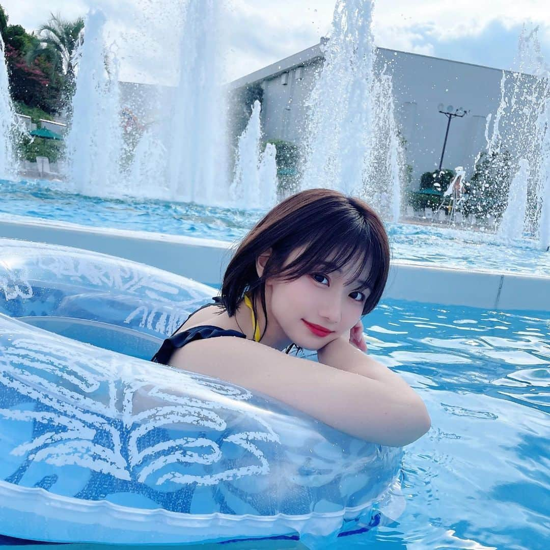 カワイレナさんのインスタグラム写真 - (カワイレナInstagram)「夏終わったってマジ❔❔  #プール #夏休み #夏の終わり #夏休みの過ごし方 #水着コーデ #水着 #水着女子 #浮き輪 #よみらん #読売ランド #ショートカット #ショートボブ #ショートカット女子 #暗髪 #暗髪ボブ #噴水」9月23日 19時33分 - kawai_rena